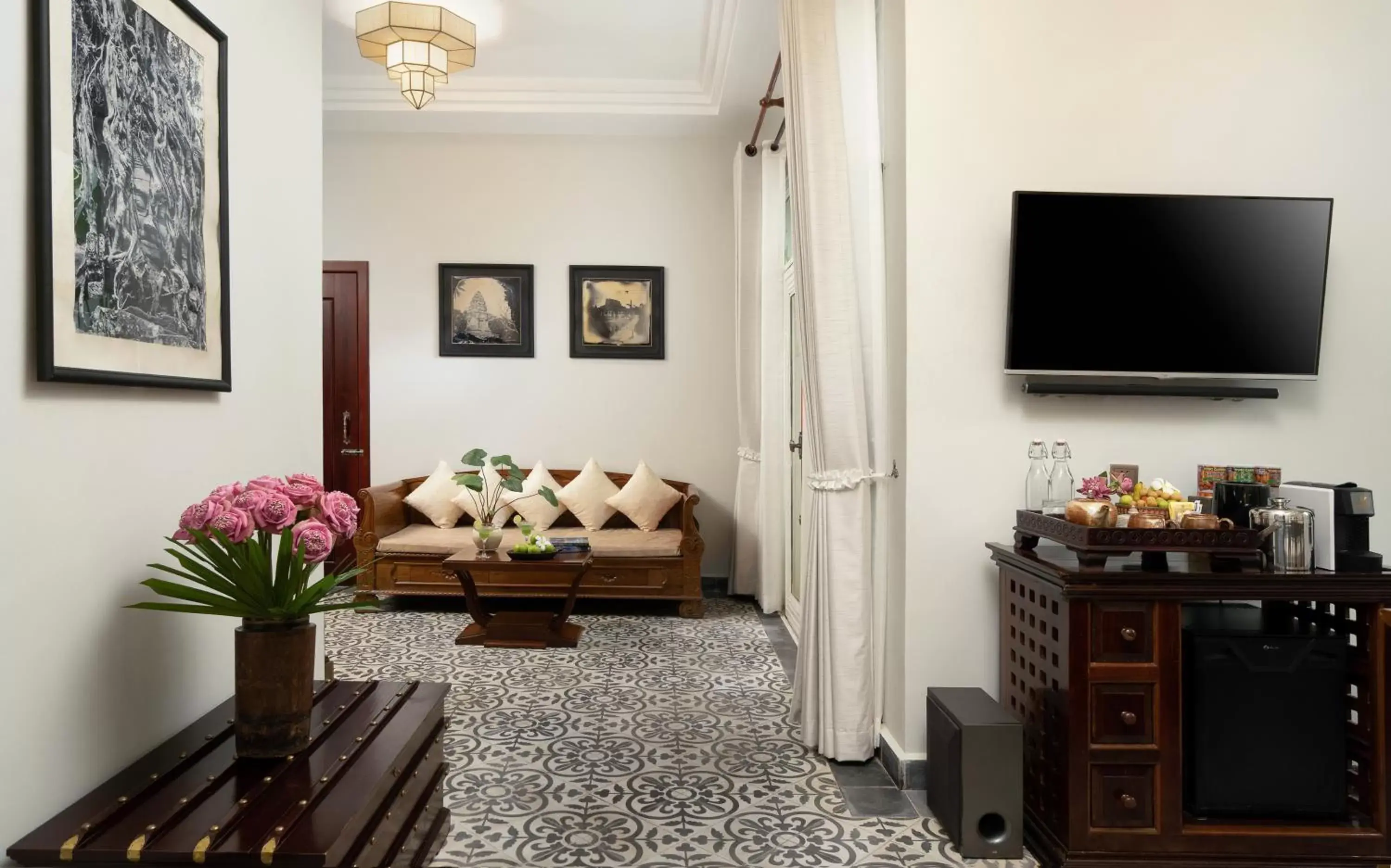 TV and multimedia, TV/Entertainment Center in Mane Boutique Hotel & Spa