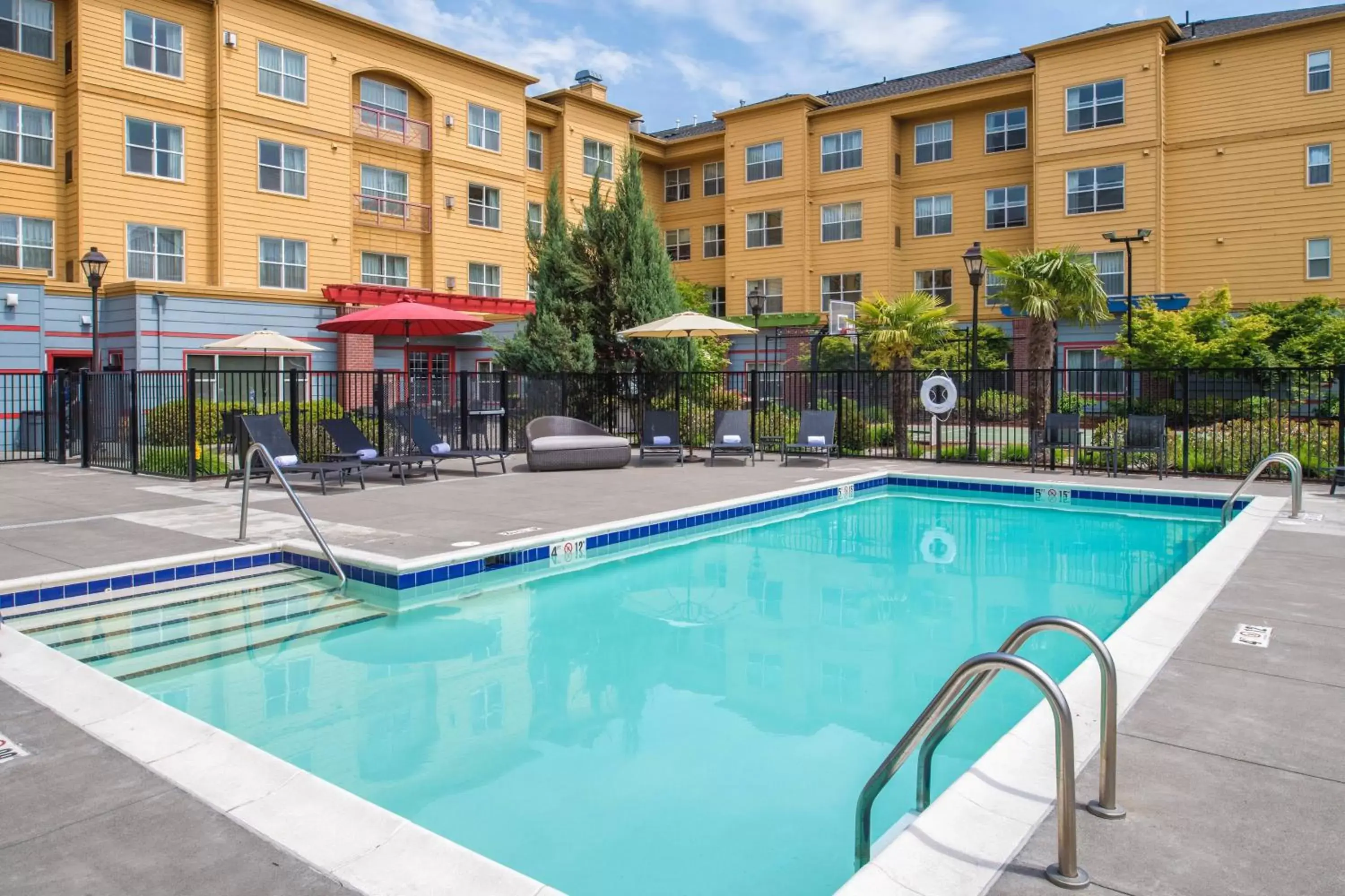 Swimming Pool in Residence Inn by Marriott Portland North