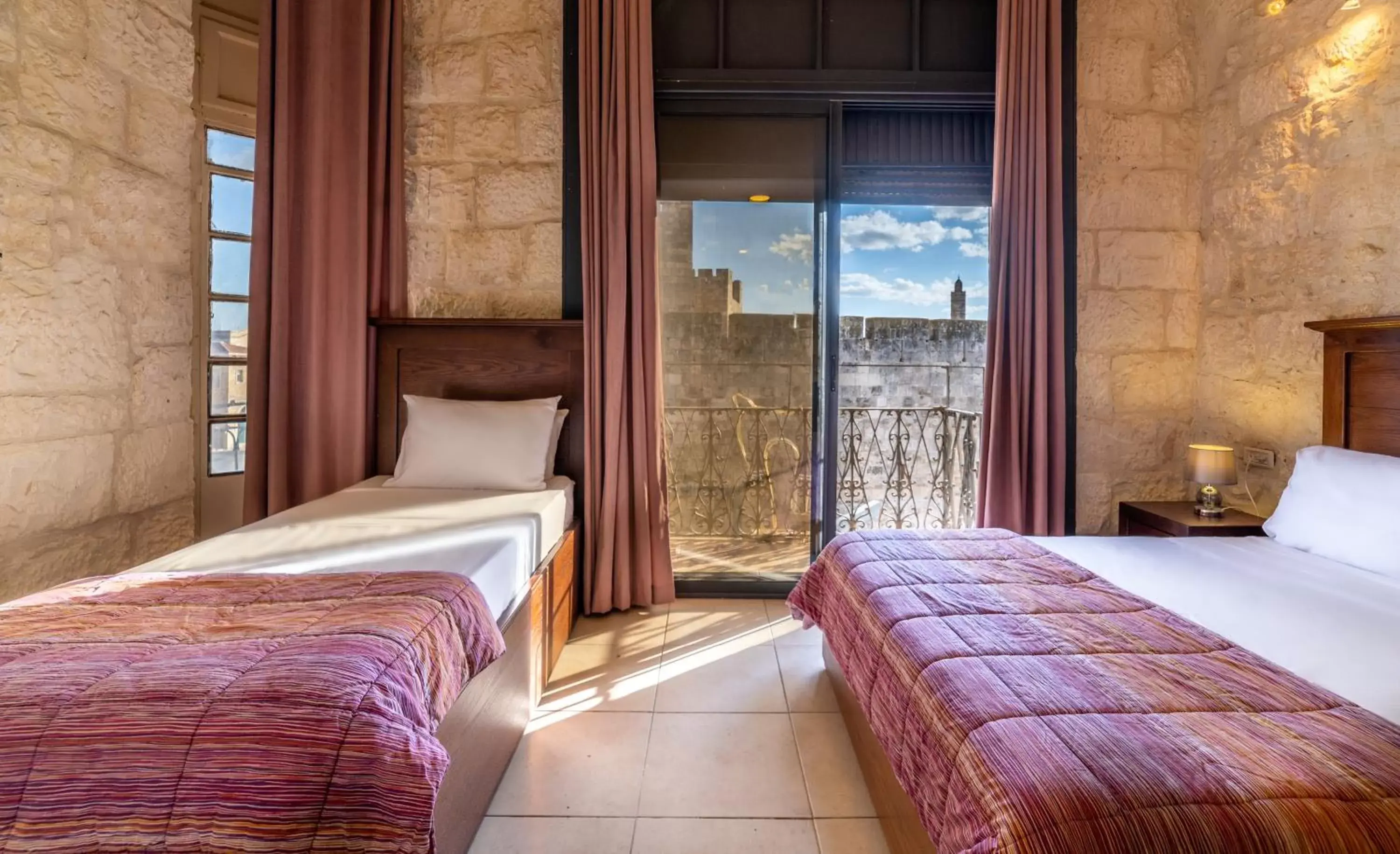 Suite with Balcony in New Imperial Hotel Suite with Balcony in New Imperial Hotel