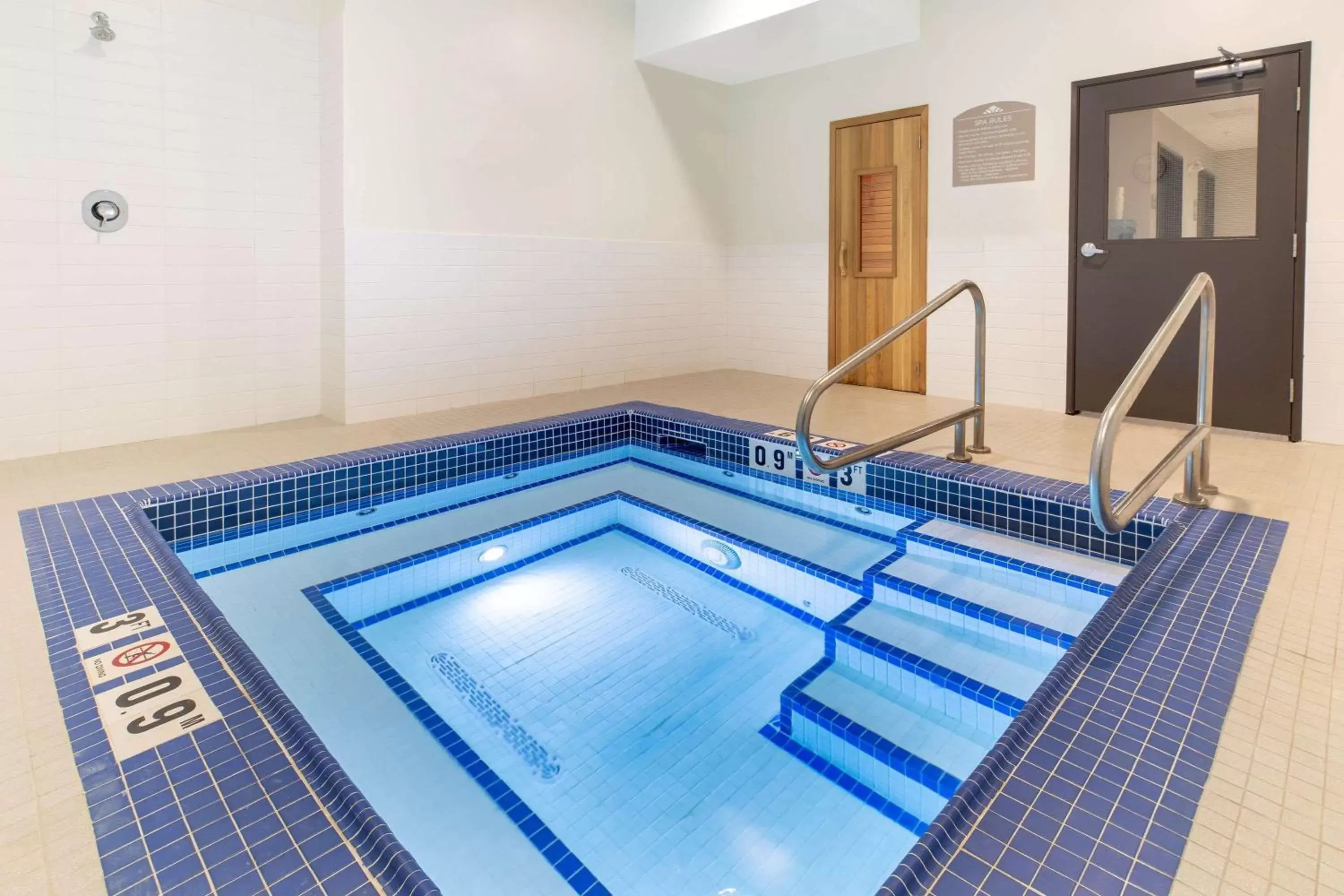 Hot Tub, Swimming Pool in Microtel Inn & Suites by Wyndham Fort McMurray