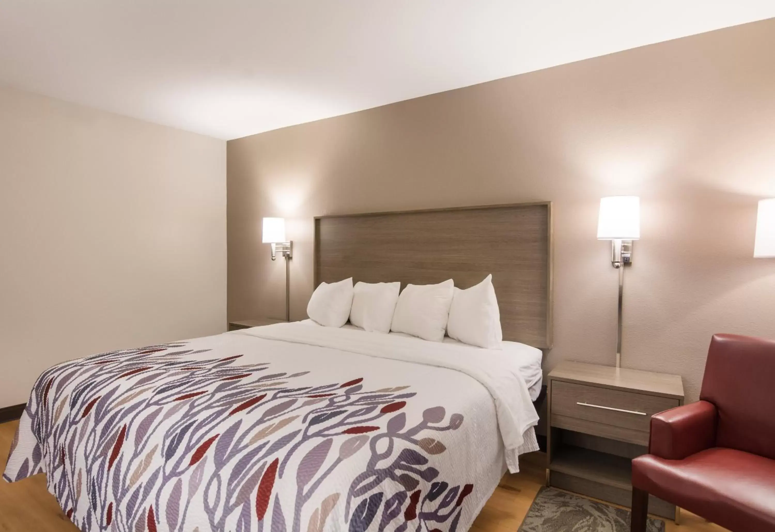 Photo of the whole room, Bed in Red Roof Inn Chester Photo of the whole room, Bed in Red Roof Inn Chester