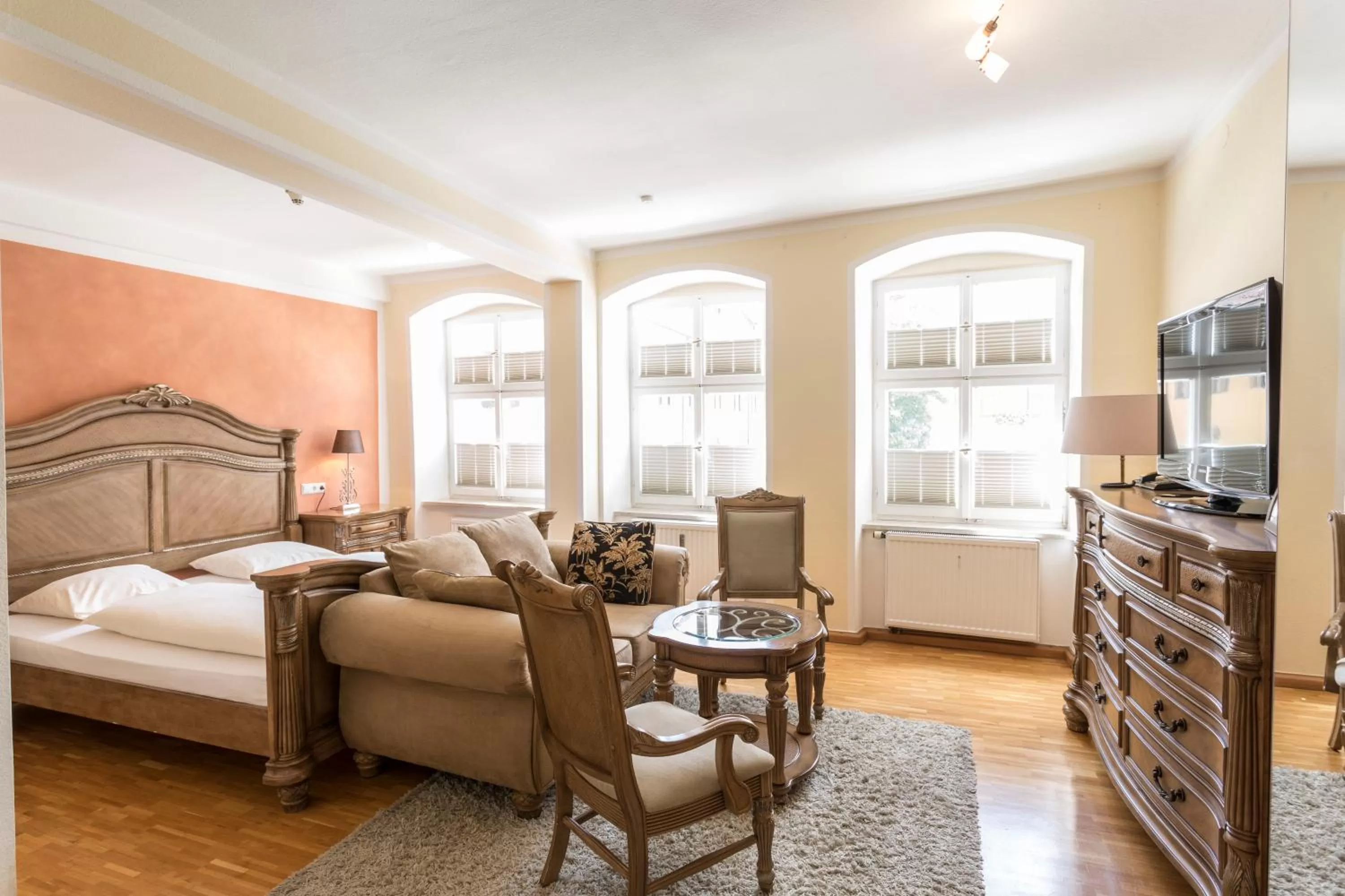 Photo of the whole room, Bed in Meiser Altstadt Hotel