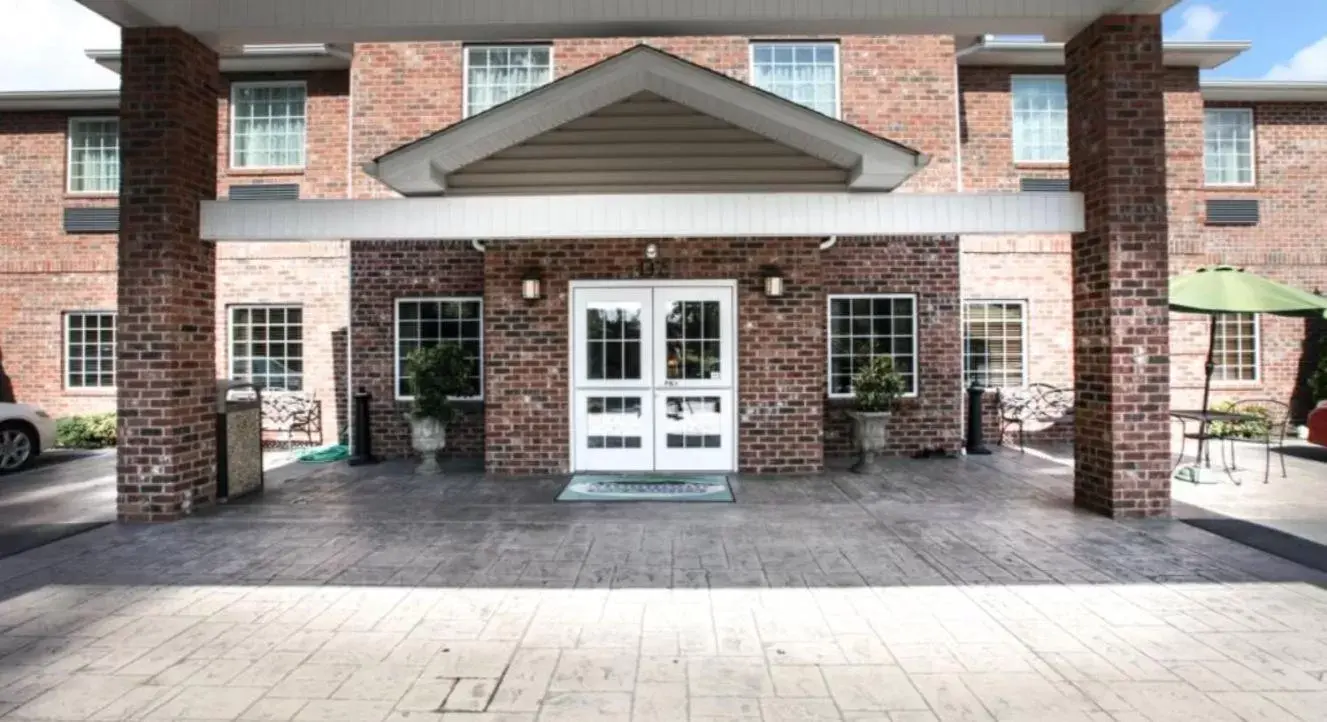 Facade/entrance in Mountain Inn & Suites Airport - Hendersonville