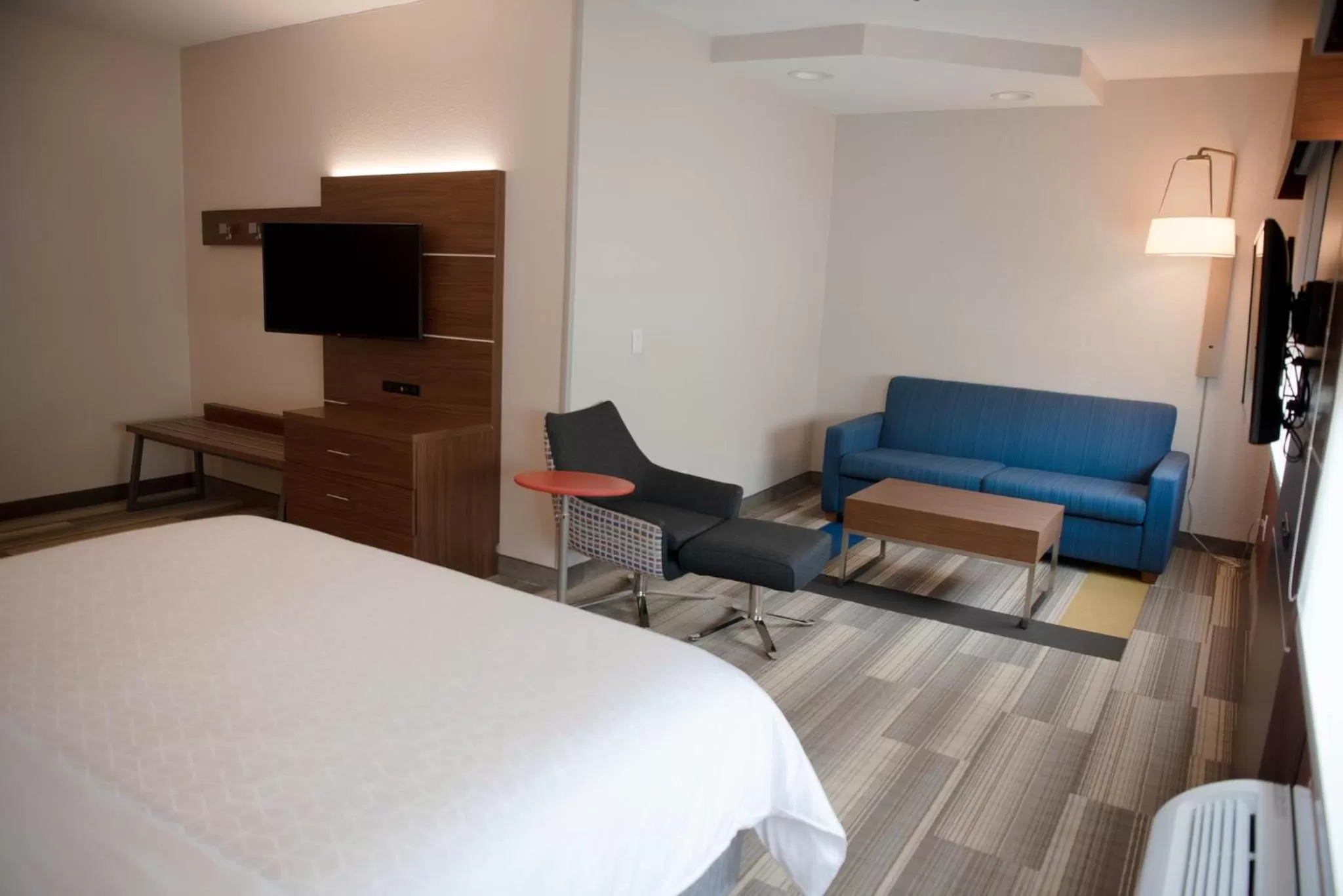 Photo of the whole room, Bed in Holiday Inn Express Winfield - Teays Valley by IHG