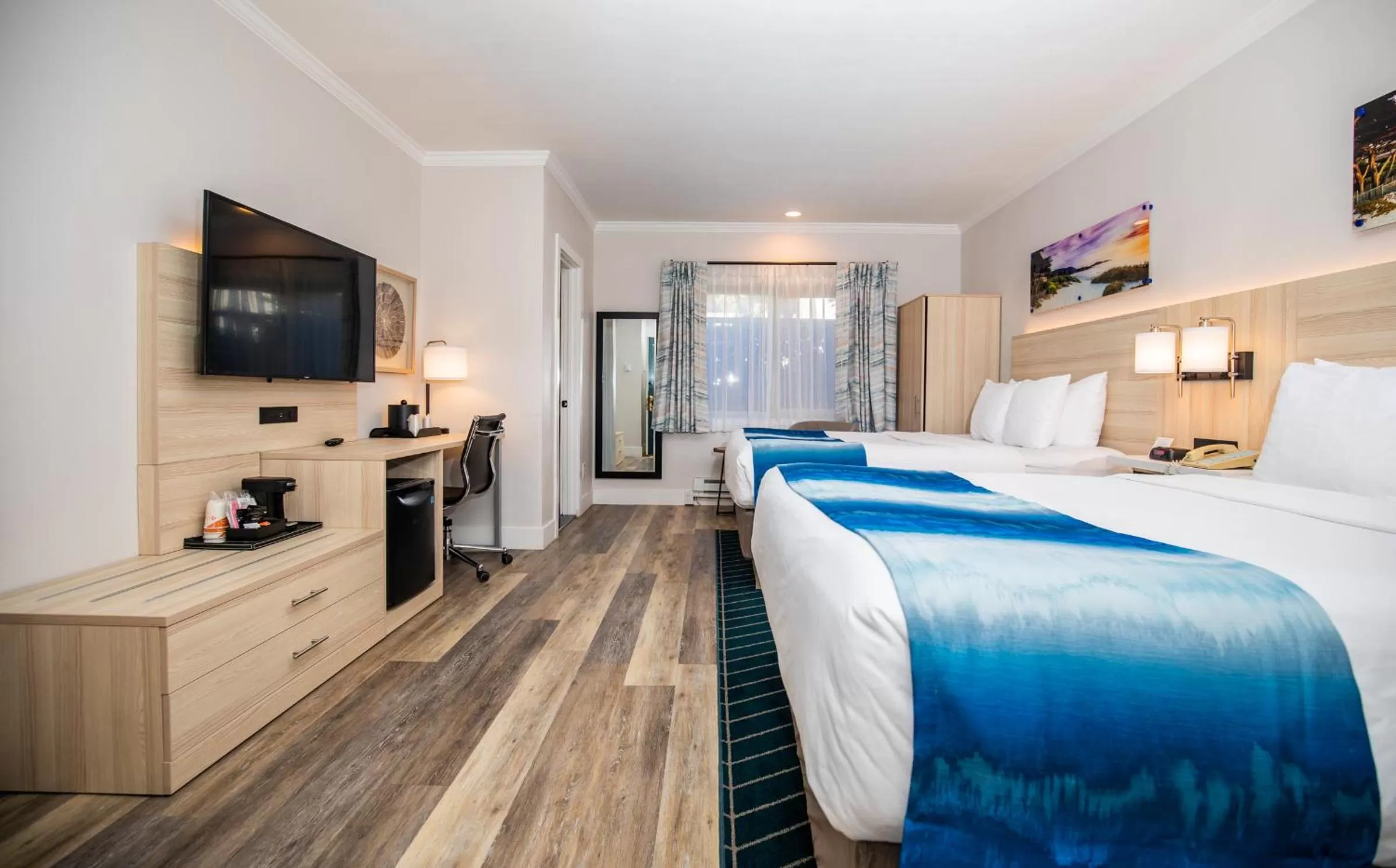 Photo of the whole room, Bed in Comfort Inn Carmel By the Sea