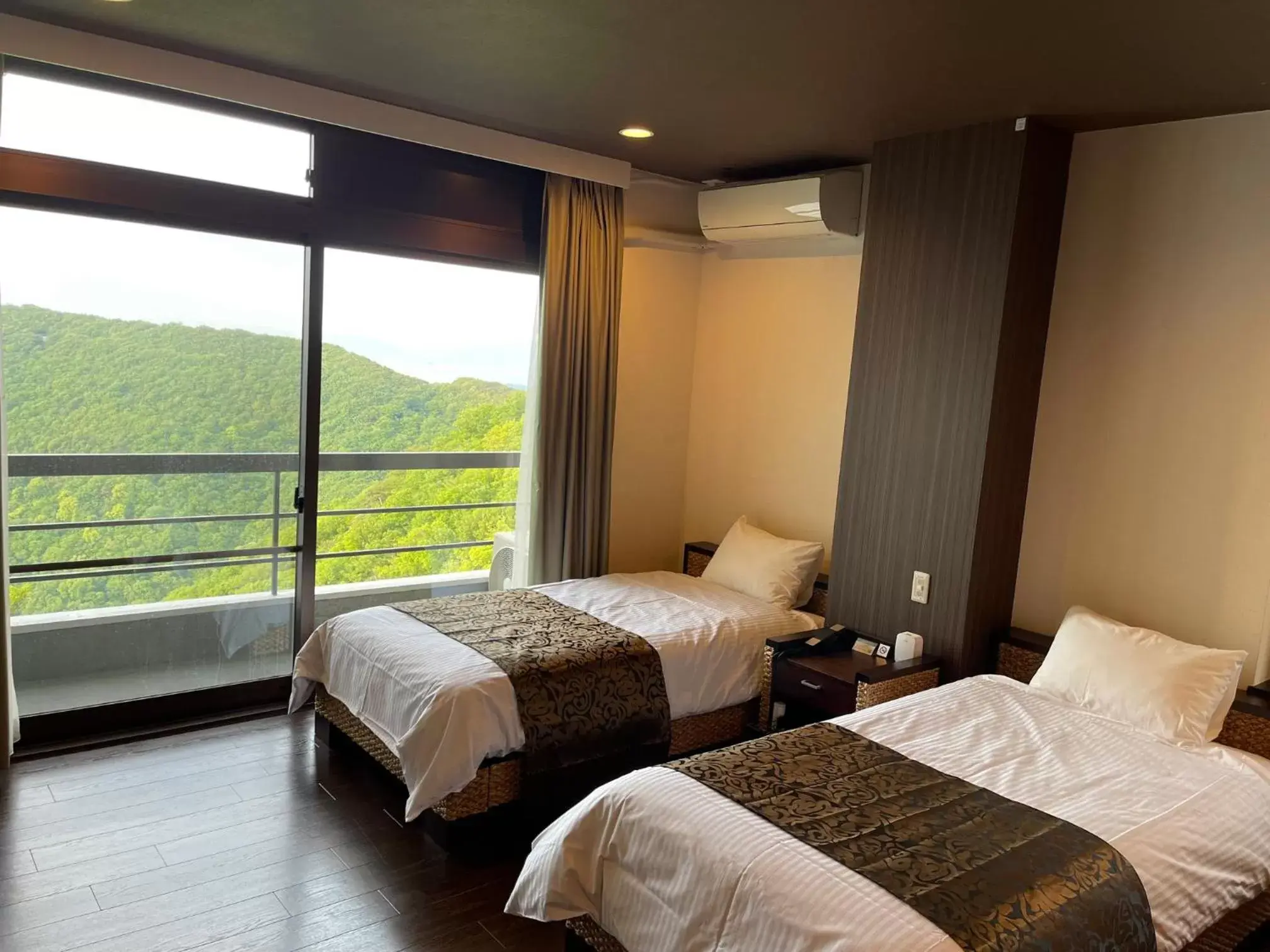 Bedroom, Mountain View in Hotel Bokaiso