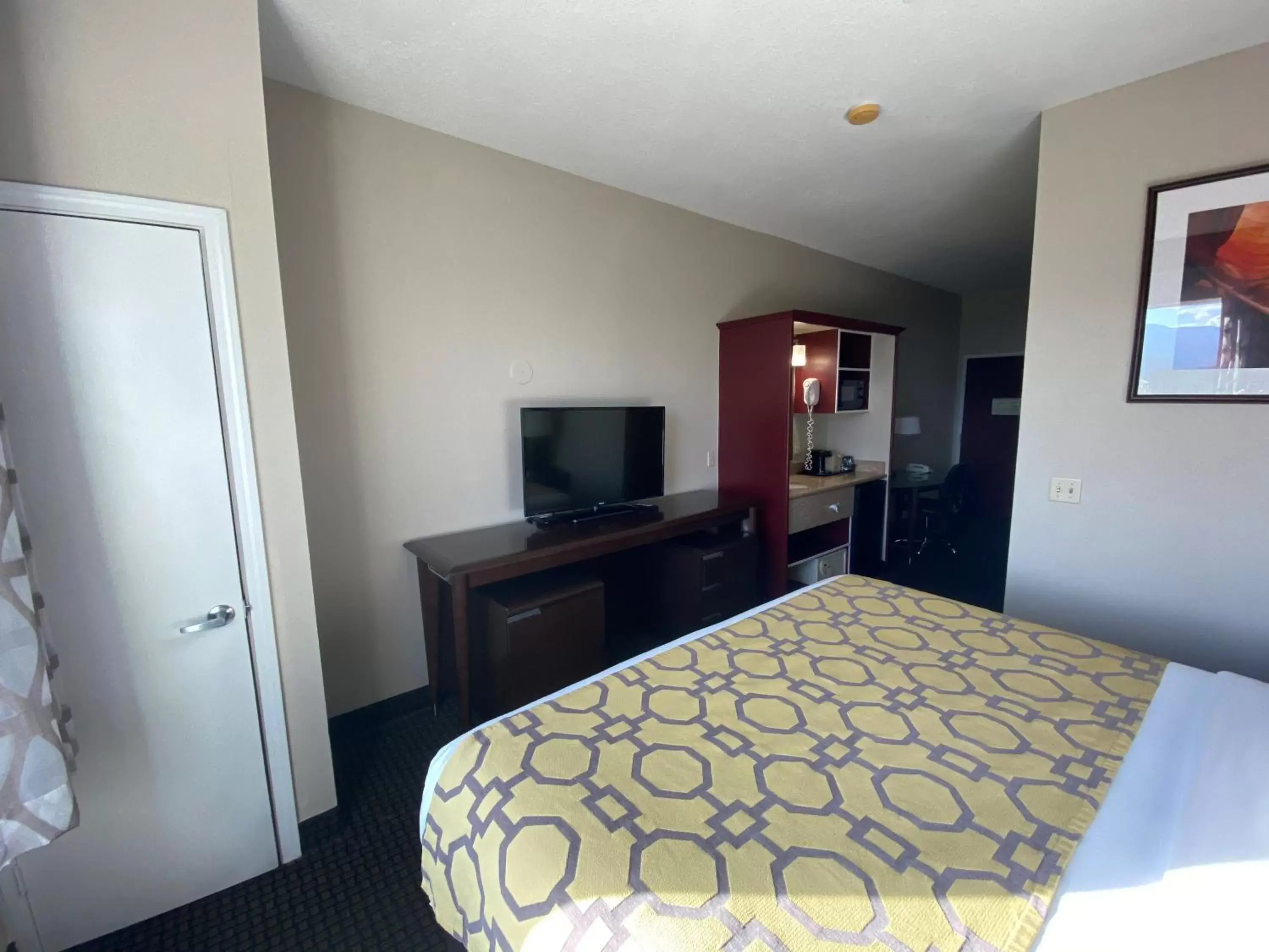 TV and multimedia, TV/Entertainment Center in Baymont by Wyndham Colorado Springs