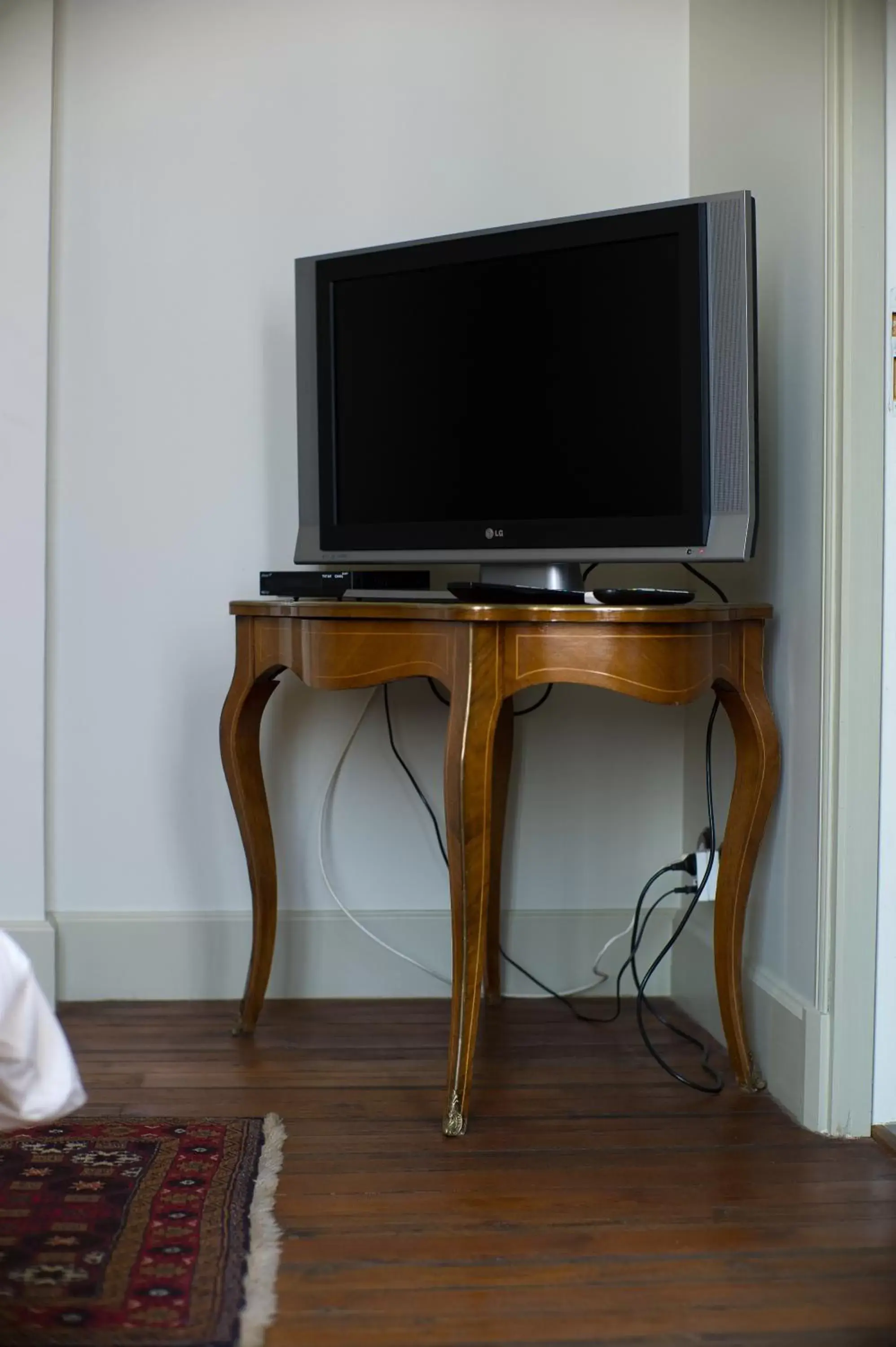 Bedroom, TV/Entertainment Center in Hostellerie du Coq d'Or