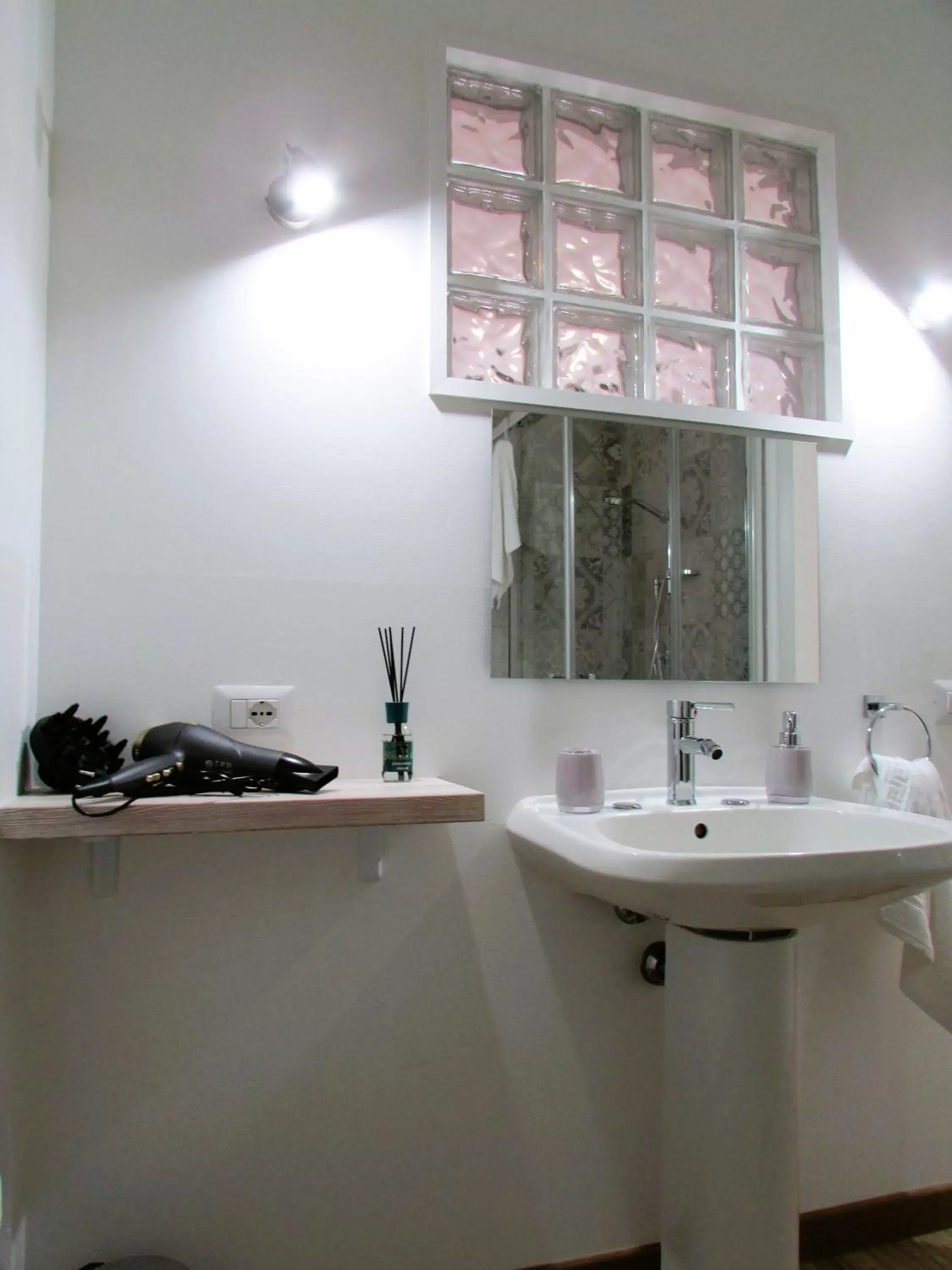Shower, Bathroom in Casa Sticcadu