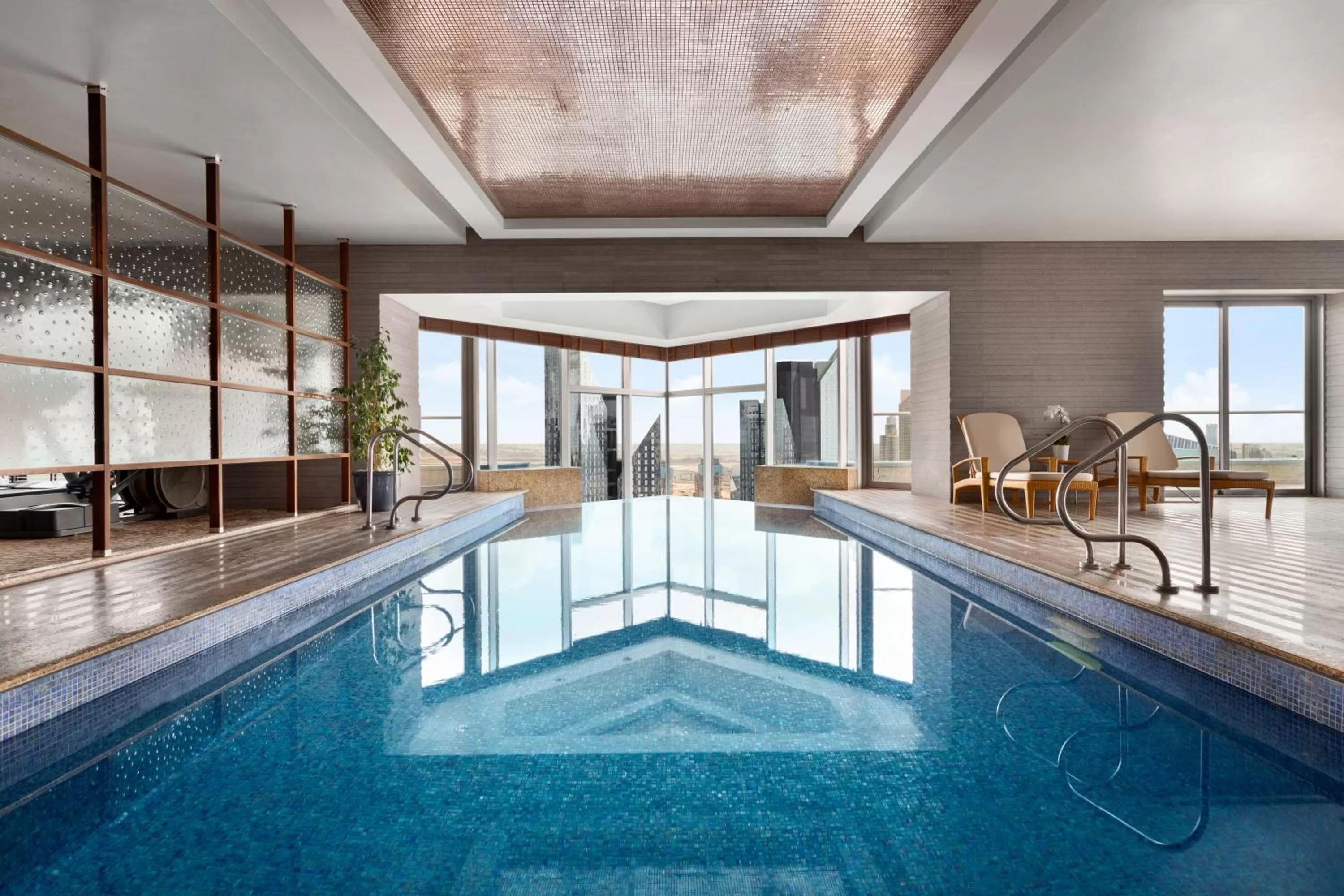 Swimming pool in Shangri-La Dubai