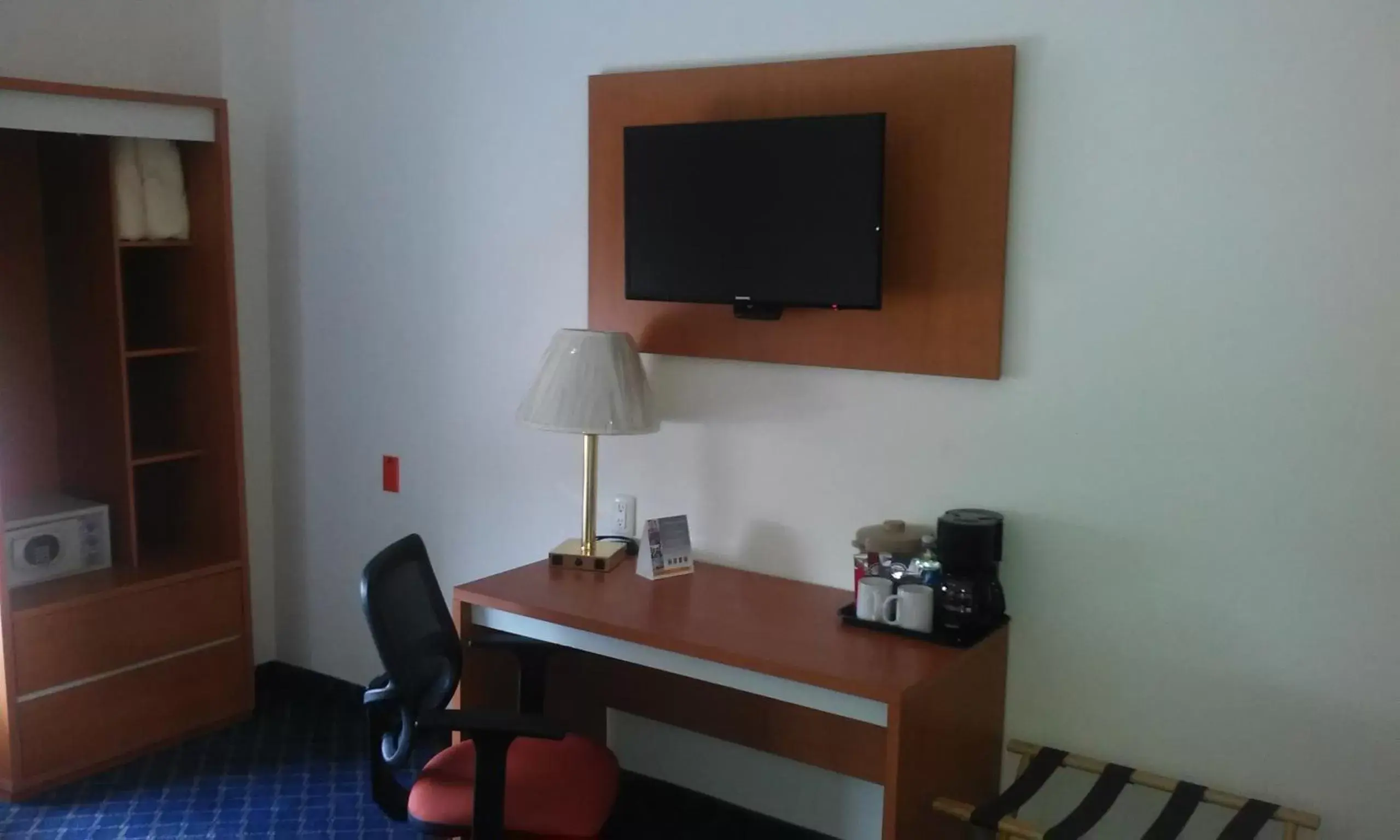 TV and multimedia, TV/Entertainment Center in Sleep Inn Monclova