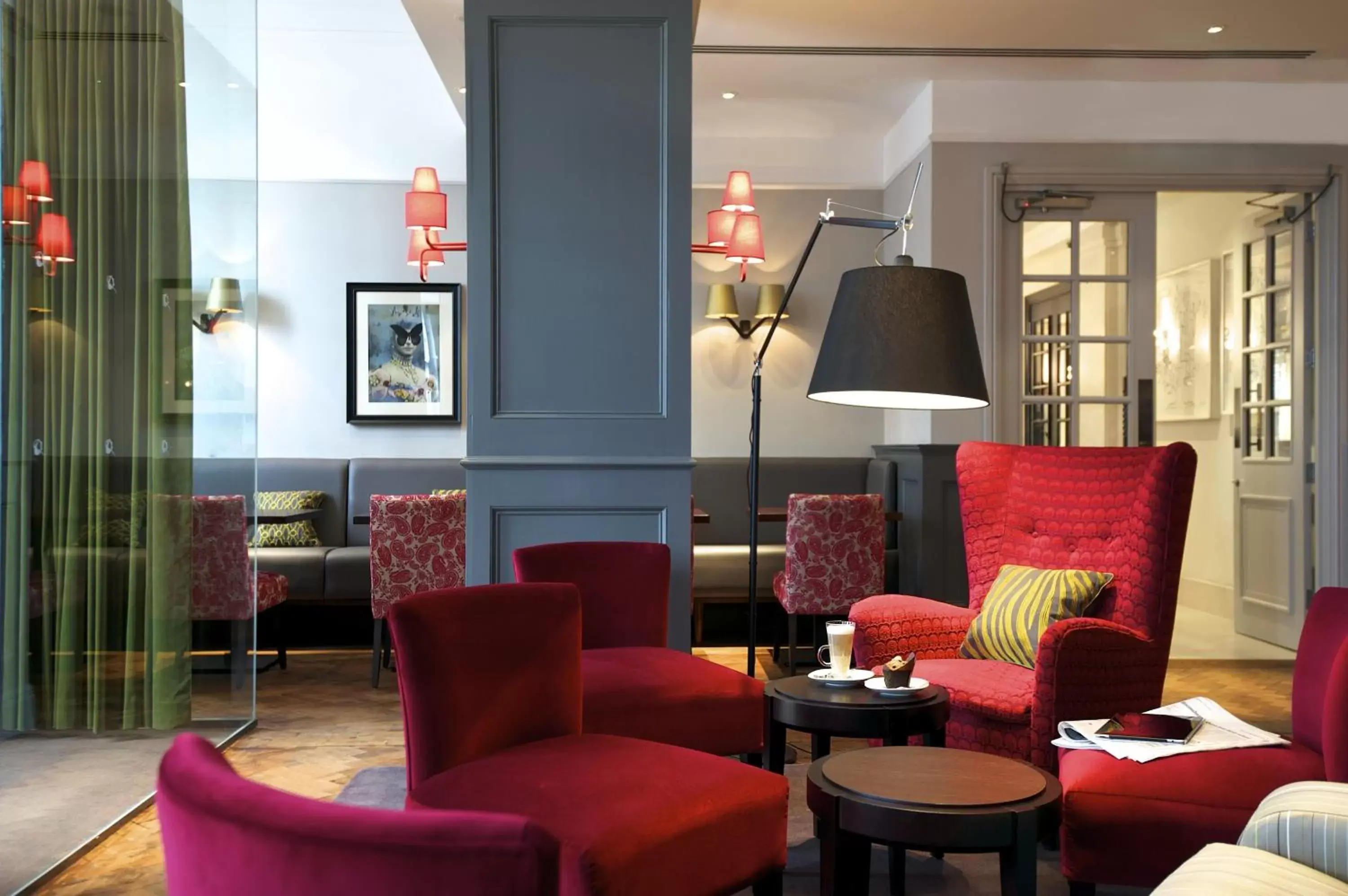 Lounge or bar, Seating Area in London Bridge Hotel 