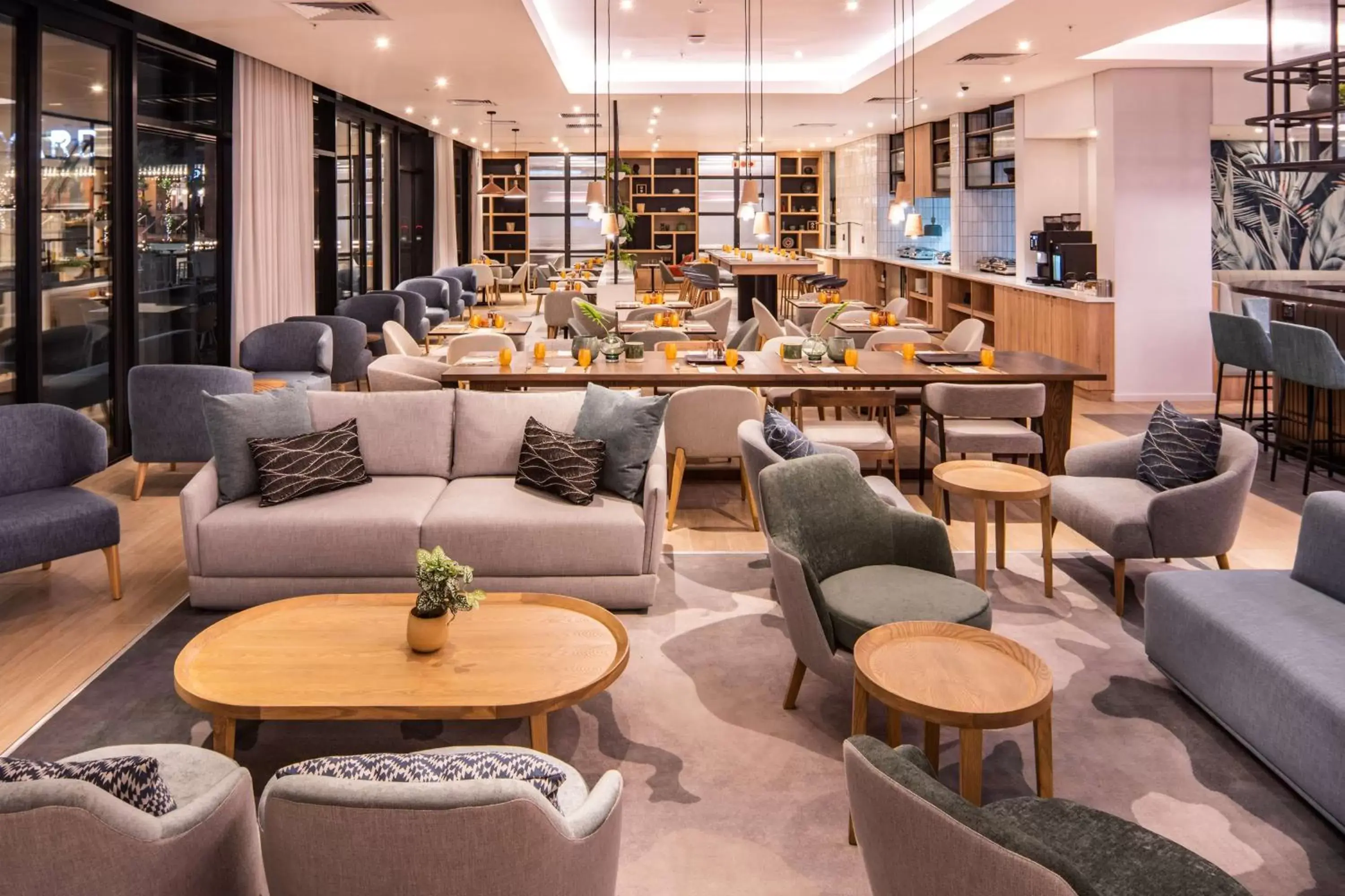 Restaurant/places to eat, Lounge/Bar in Hilton Garden Inn Umhlanga Arch