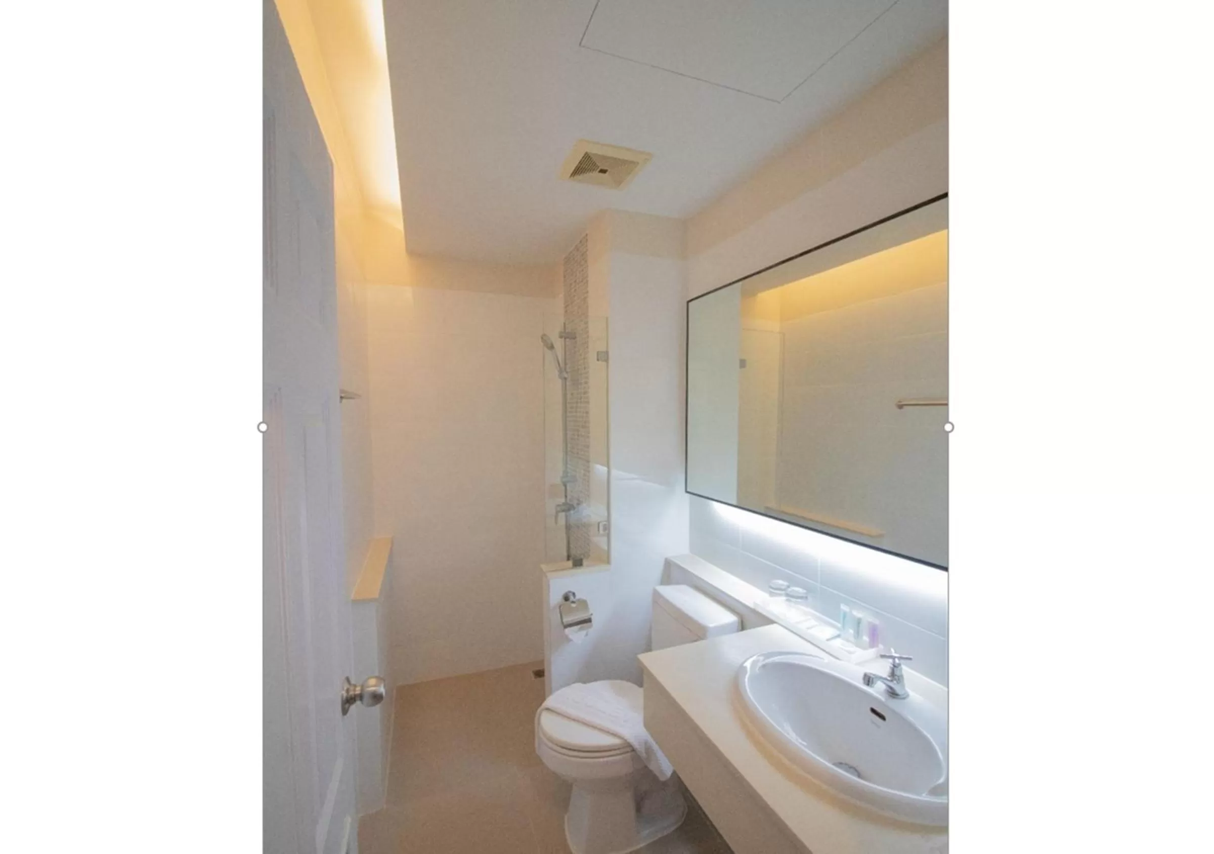 Shower in Fortune D Hotel Phitsanulok