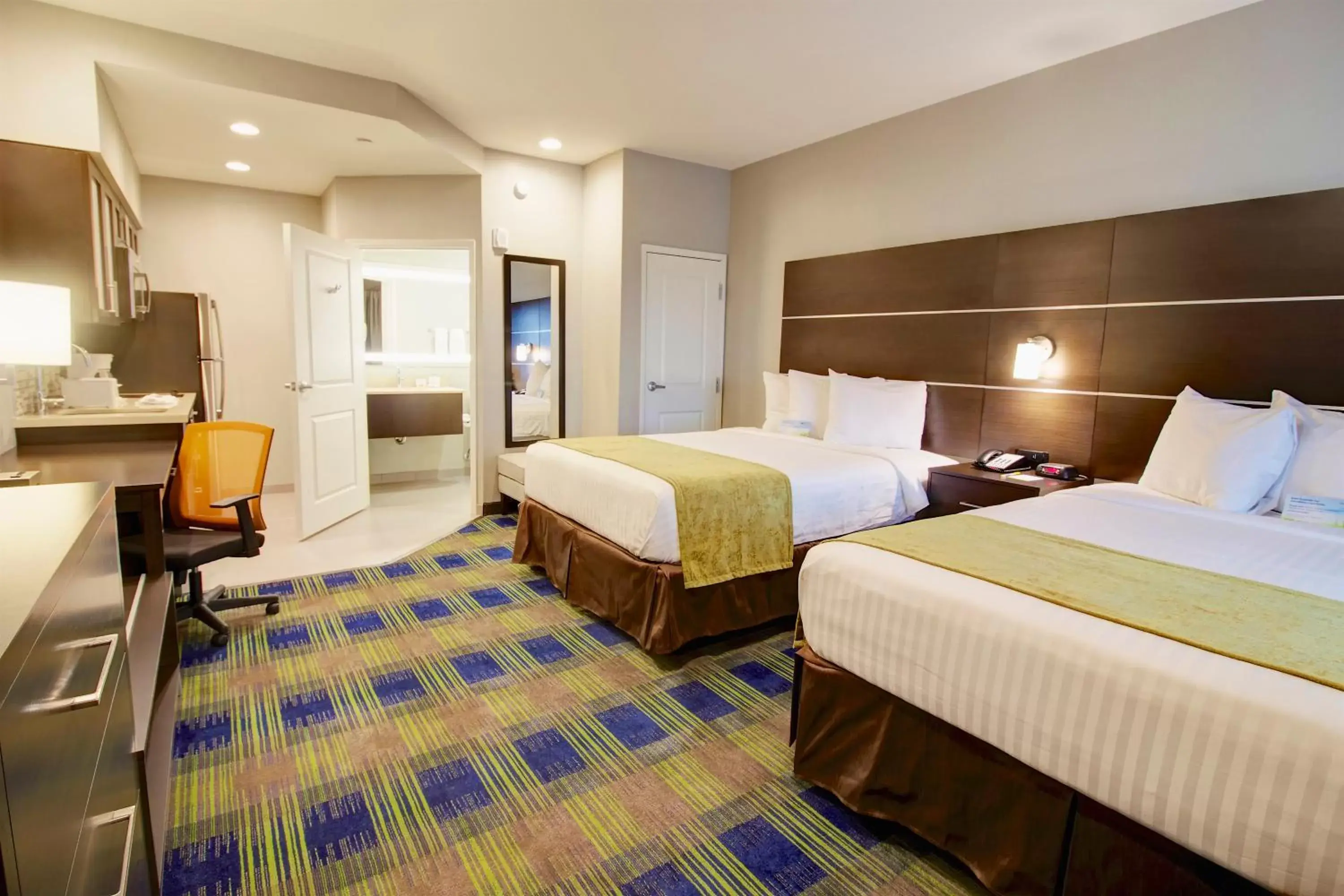 Photo of the whole room, Bed in Days Inn & Suites by Wyndham Port Arthur