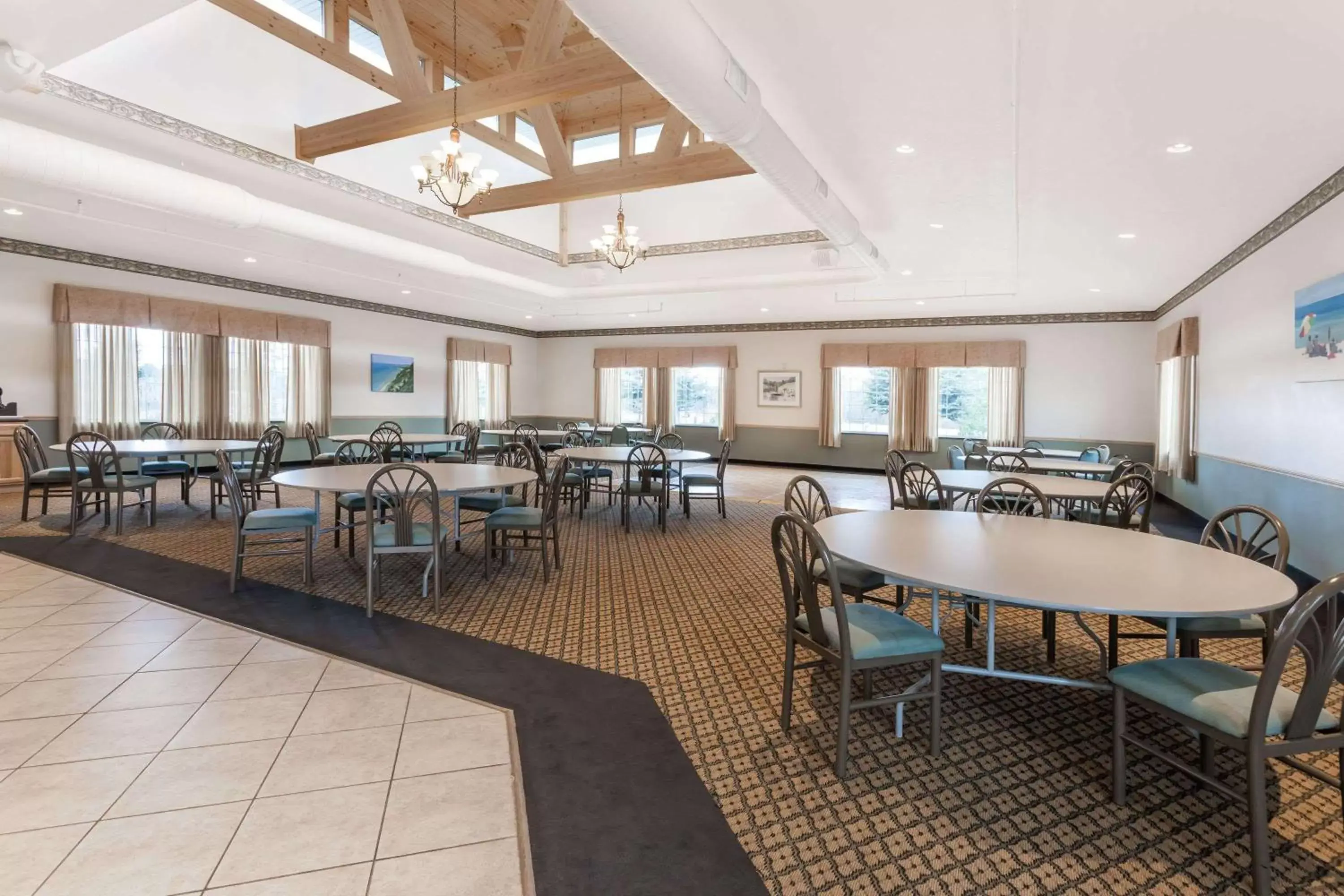 Restaurant/Places to Eat in Days Inn by Wyndham Pentwater