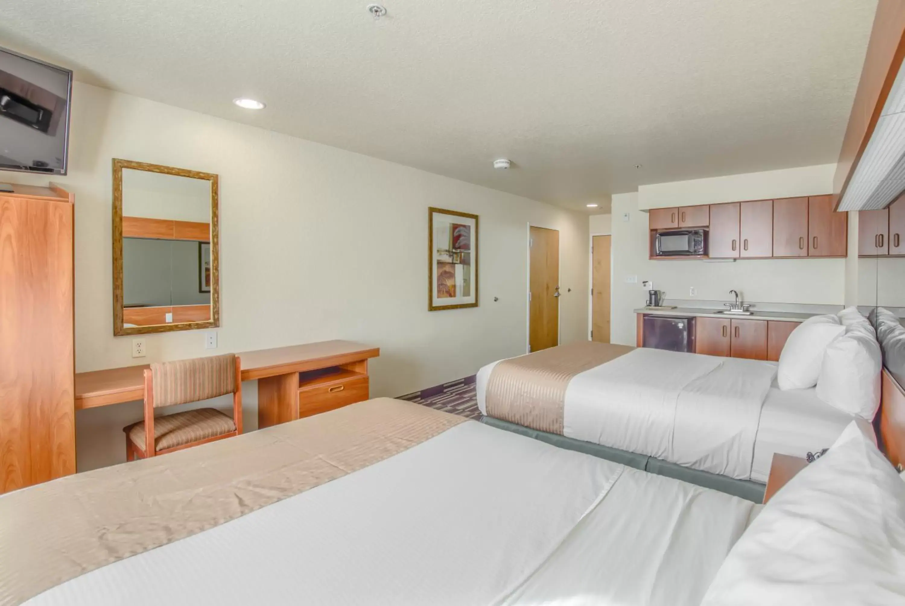 Photo of the whole room, Bed in Microtel Inn & Suites by Wyndham Gulf Shores