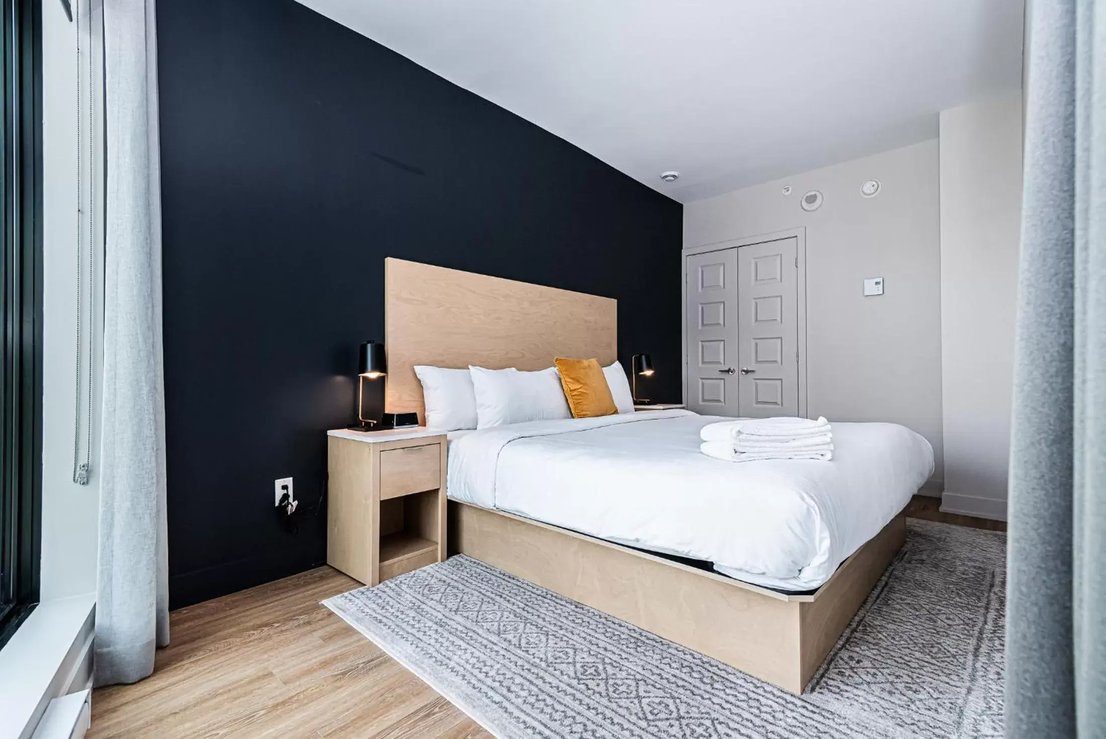 Bed in WRFY Griffintown Apartment
