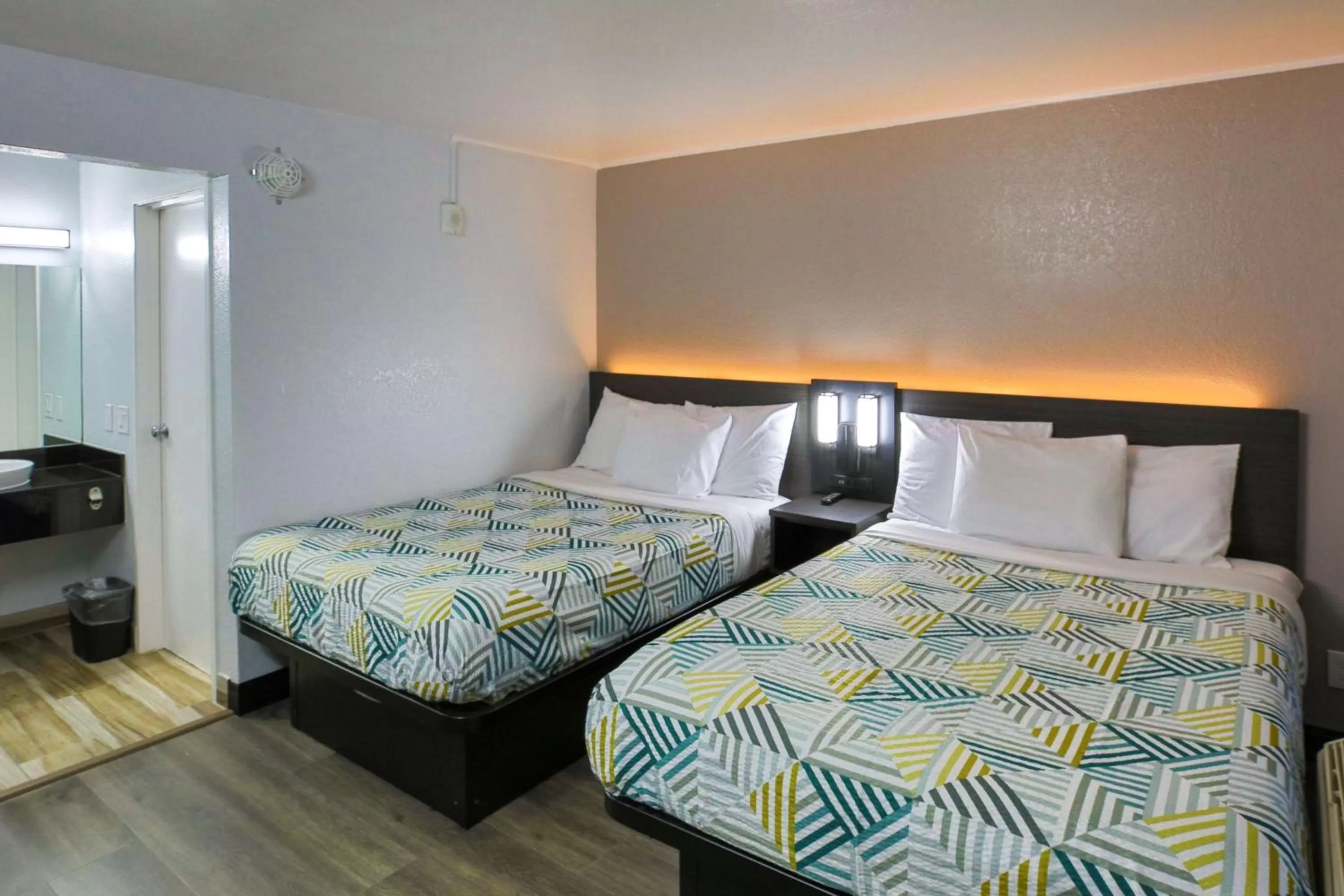 Bedroom, Bed in Motel 6-Sacramento, CA - Old Sacramento North