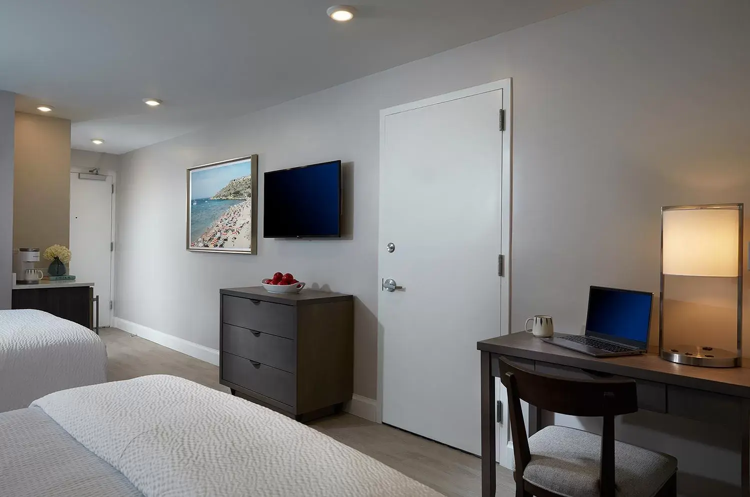 Bedroom, TV/Entertainment Center in The Pointe Hotel