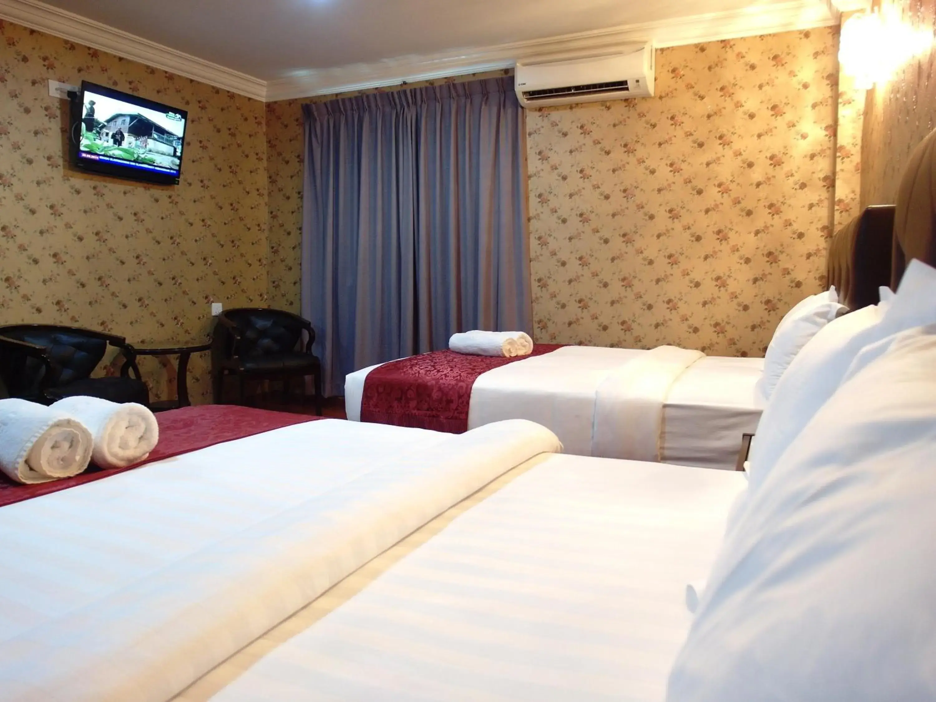 Bedroom, Bed in Classic Kinabalu Hotel