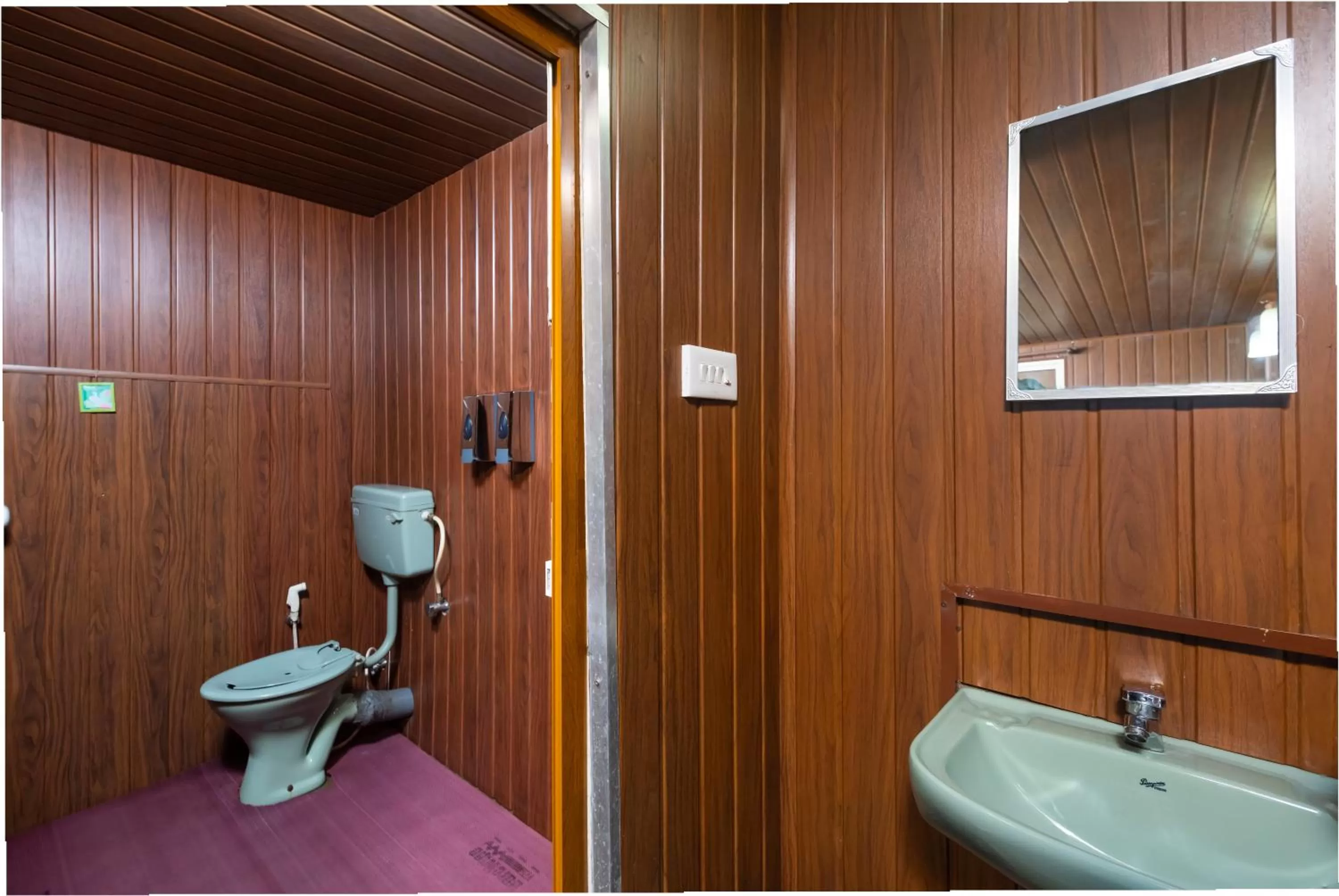 Toilet in Ela Ecoland Nature Retreat