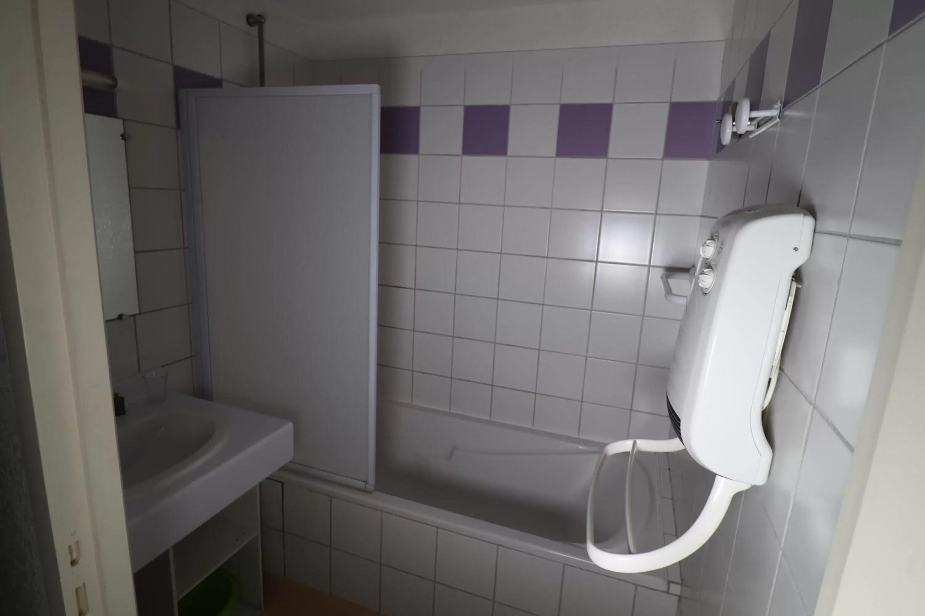 Shower, Bathroom in Chateau Ricard