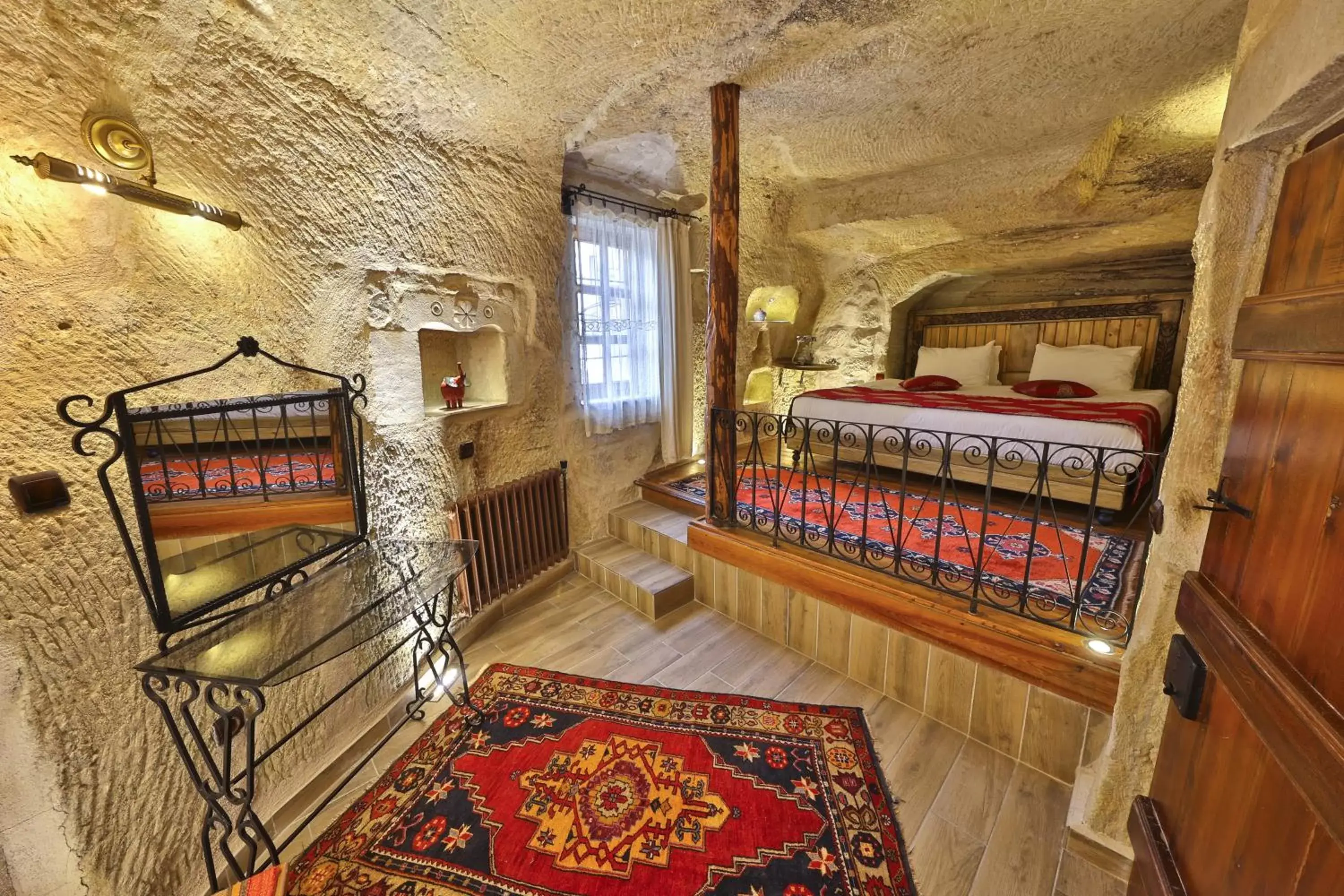 Bunk Bed in Divan Cave House