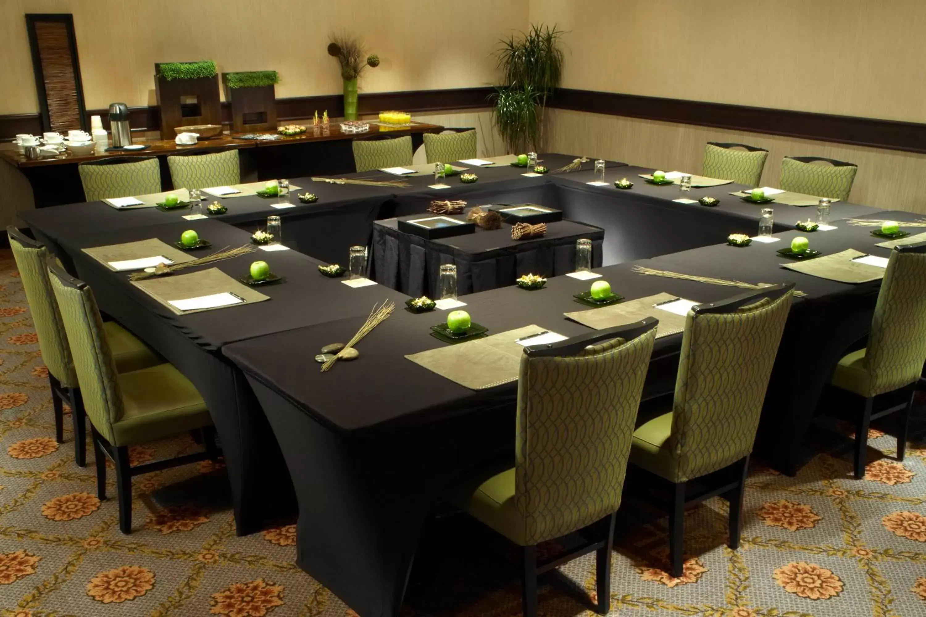 Banquet/Function facilities, Business Area/Conference Room in Hôtel Le Concorde Québec