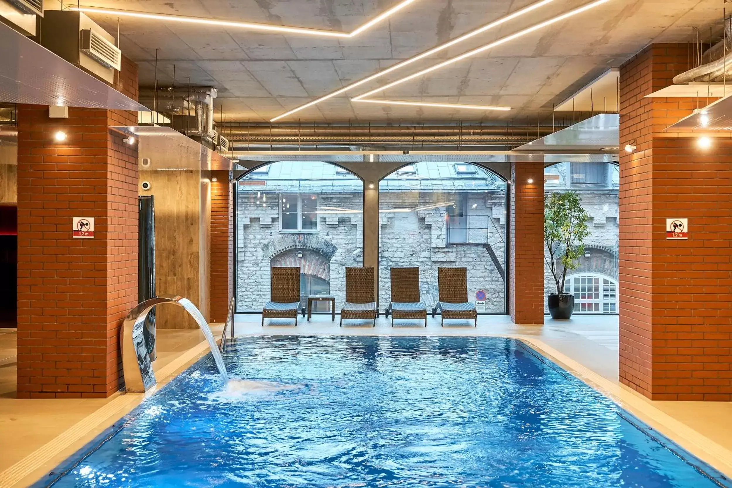 Swimming Pool in Metropol Hotel
