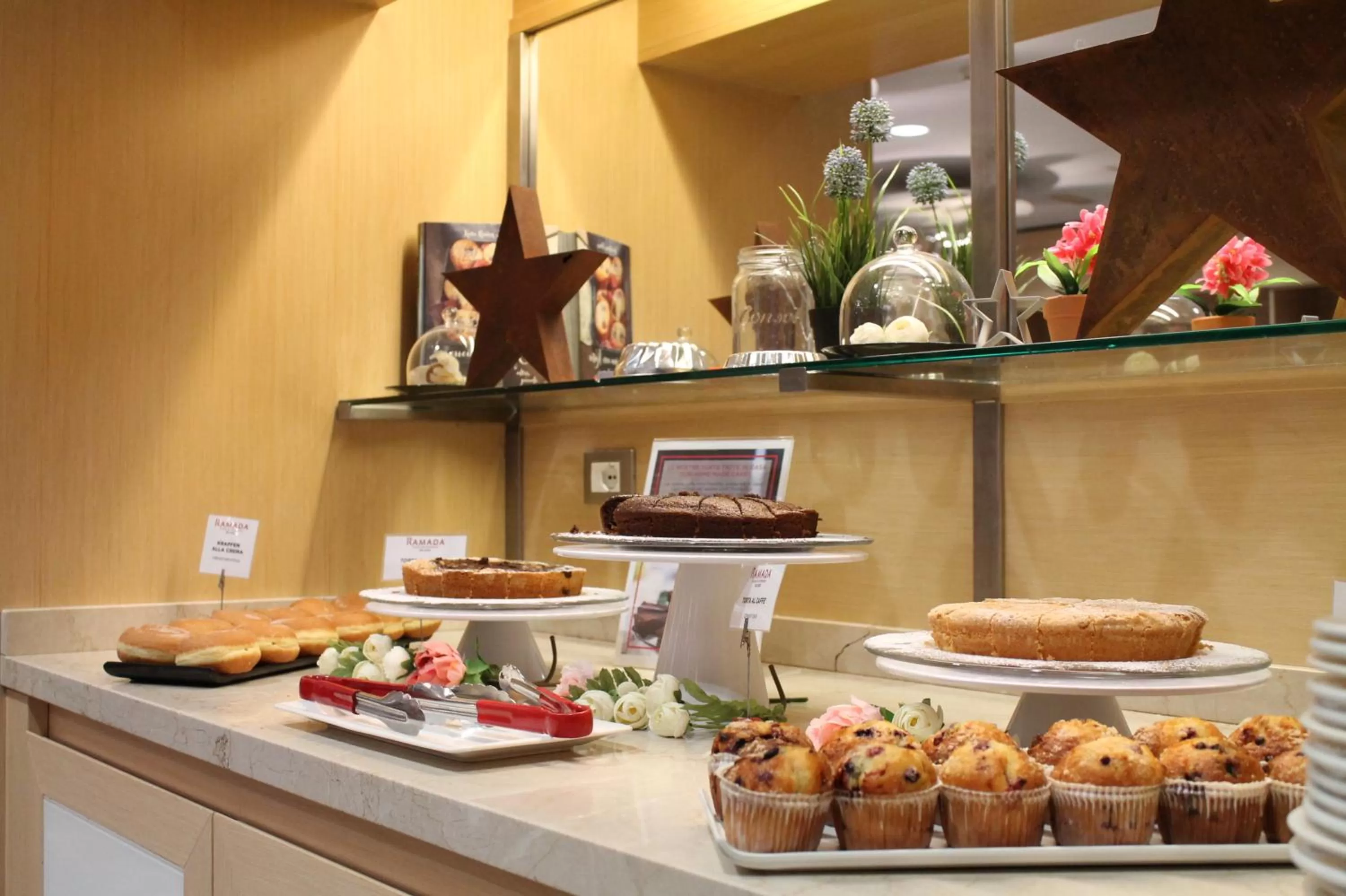 Restaurant/places to eat in Ramada Plaza by Wyndham Milano