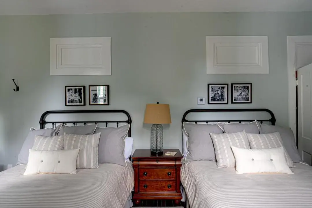 Photo of the whole room, Bed in Historic Birch Lodge and Motel