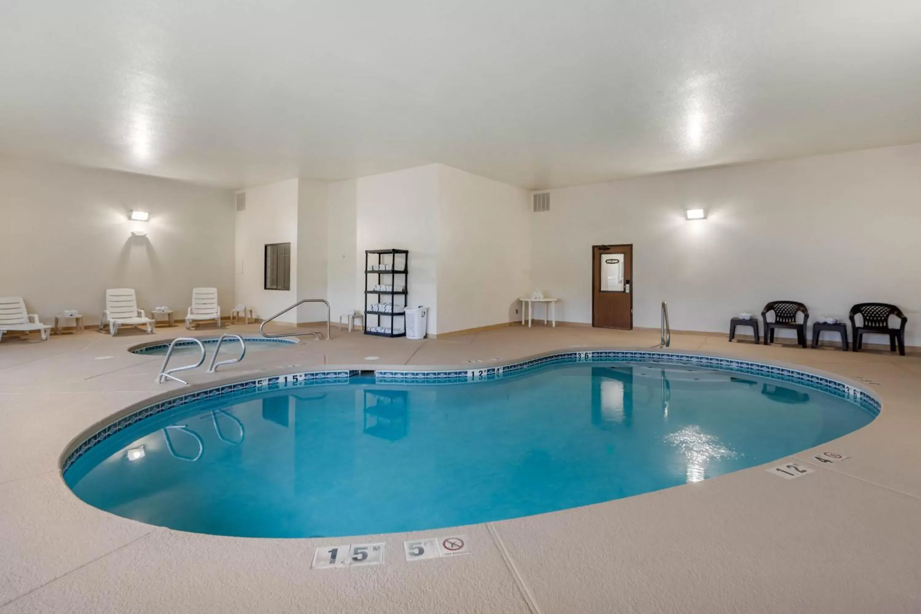 Swimming Pool in Quality Inn & Suites