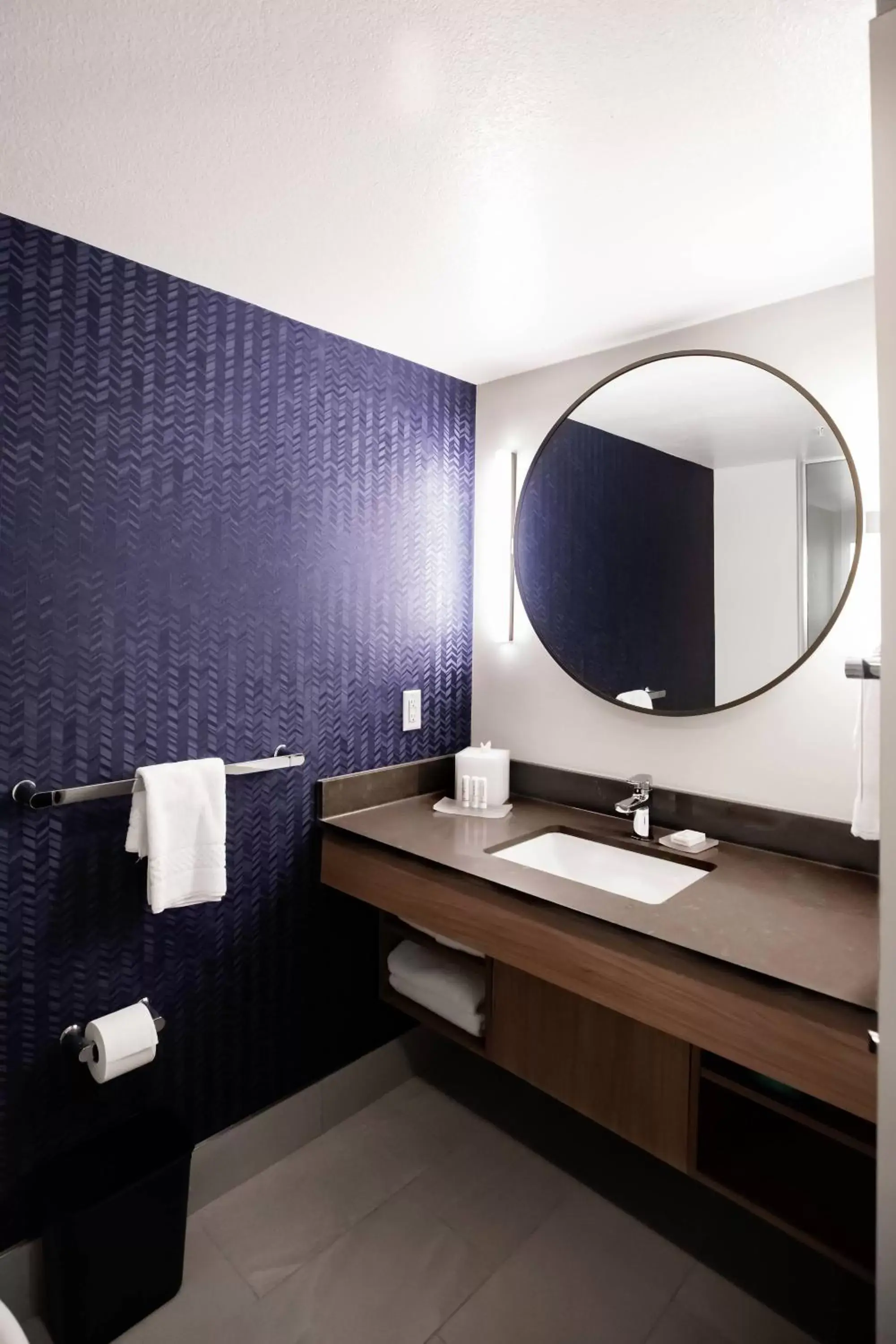 Bathroom in Fairfield by Marriott Inn & Suites Louisville Airport