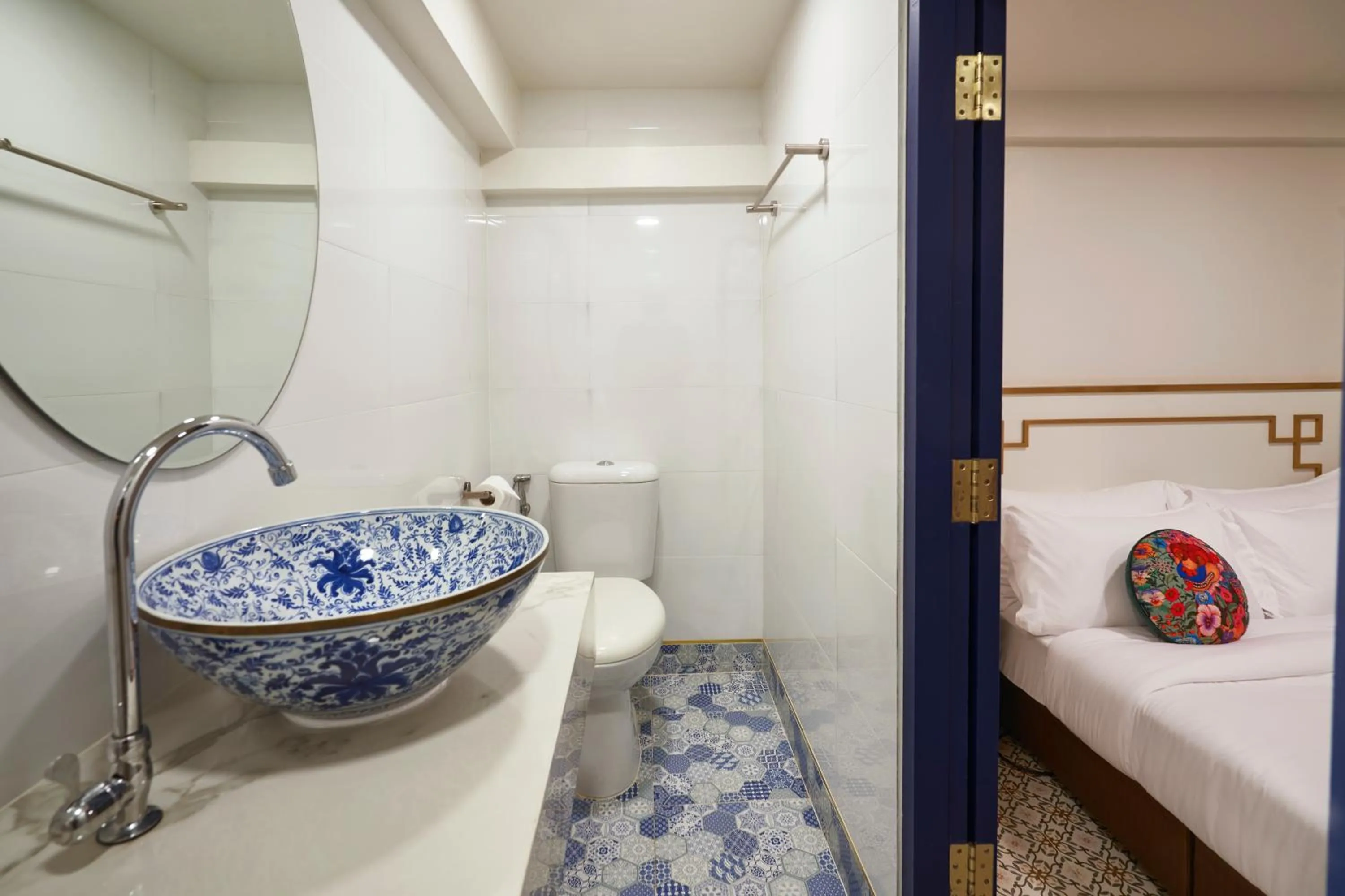 Bathroom, Bed in Sweet's Escape