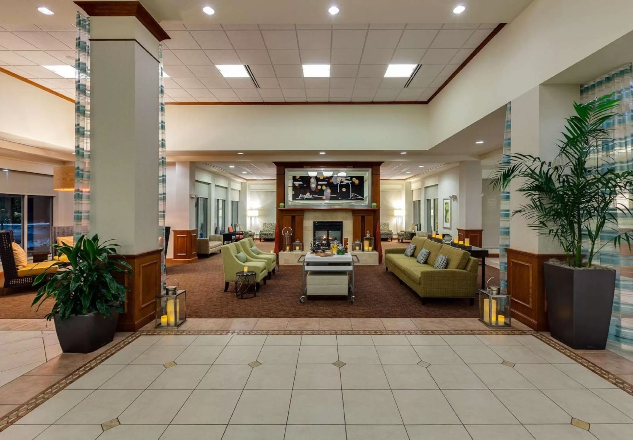Lobby or reception in Hilton Garden Inn Lake Forest Mettawa