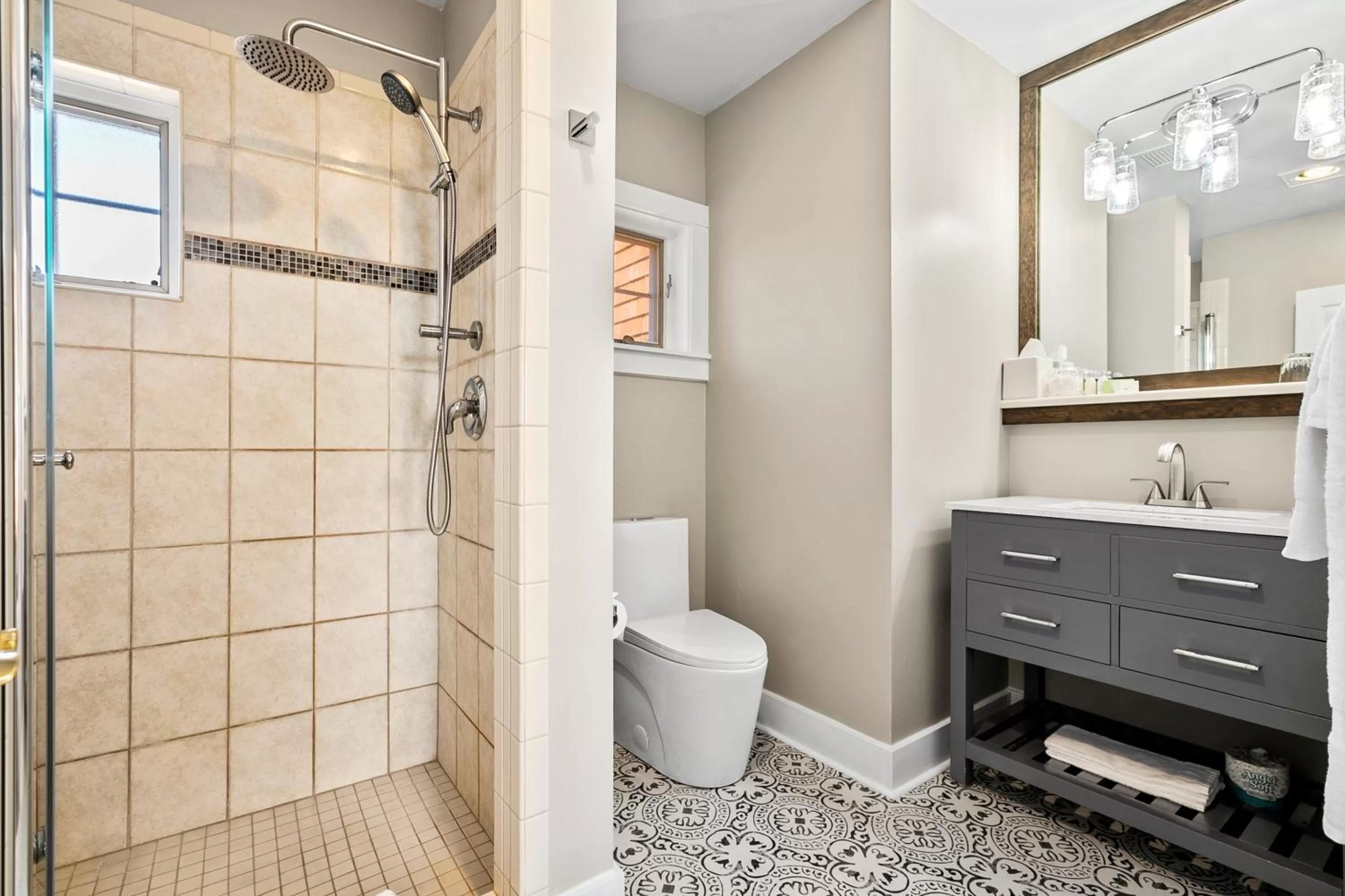 Bathroom in Saratoga Inn