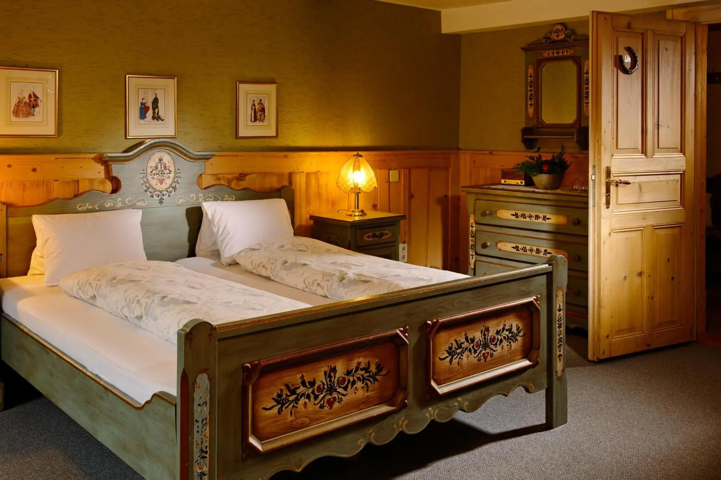 Bed in Baeren Hotel, The Bear Inn