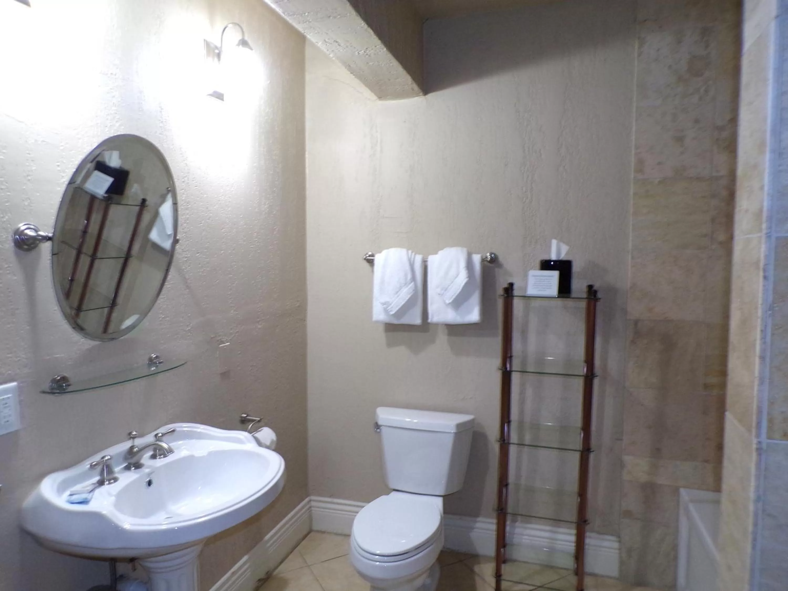 Niagara Crossing Hotel and Spa