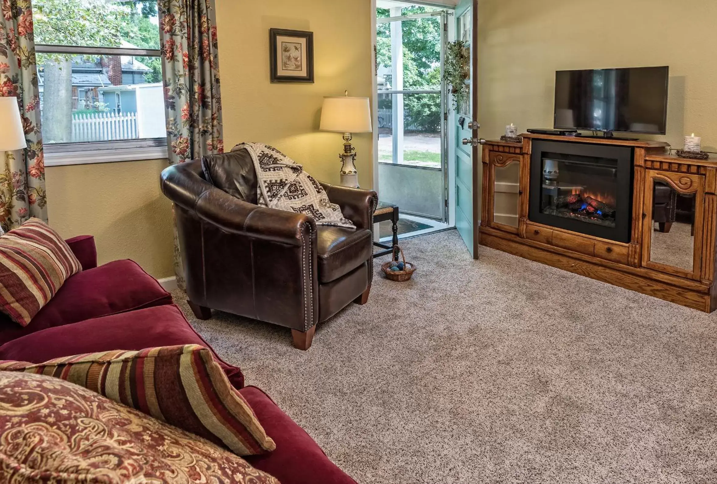 Living room, Seating Area in Silver Heart Inn & Cottages