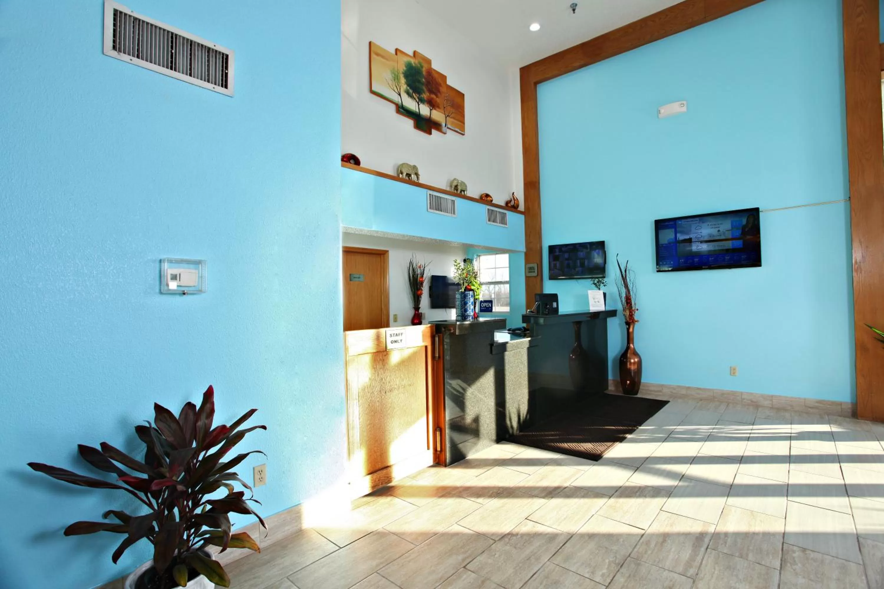 Area and facilities in Coratel Inn & Suites by Jasper Newton