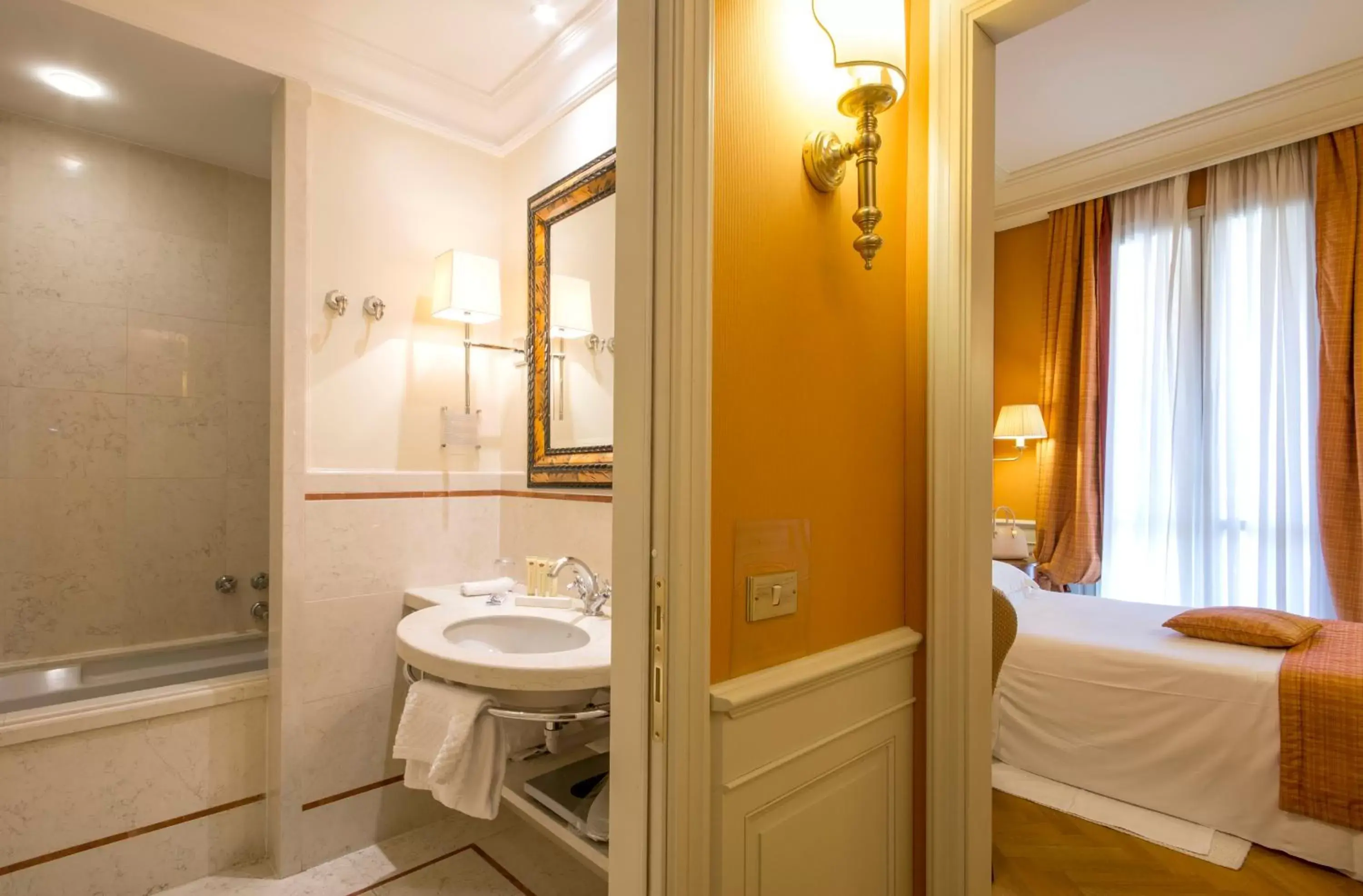 Bedroom, Bathroom in Hotel Corona d'Oro