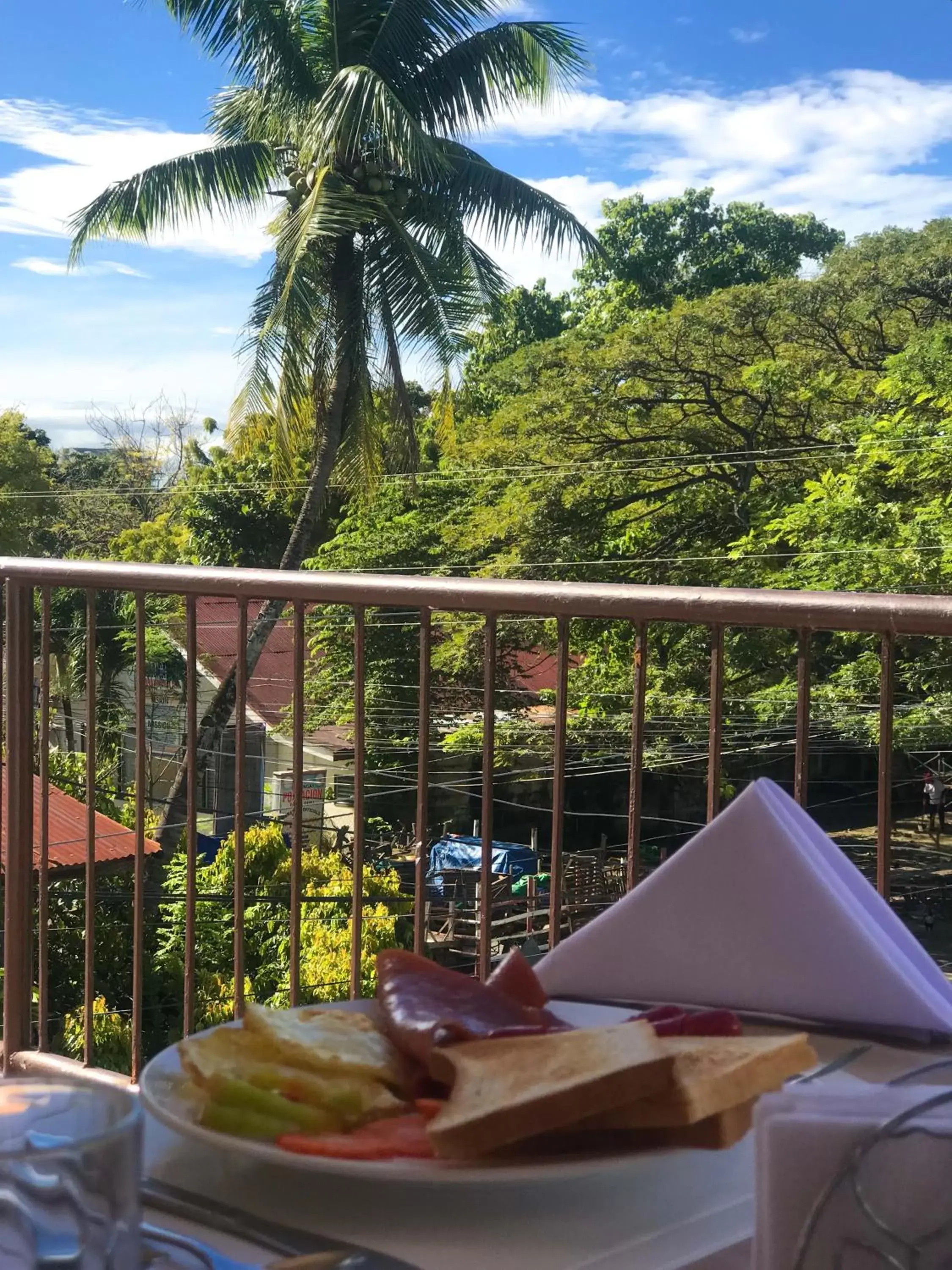 Continental breakfast in Luna Oslob Travellers Inn