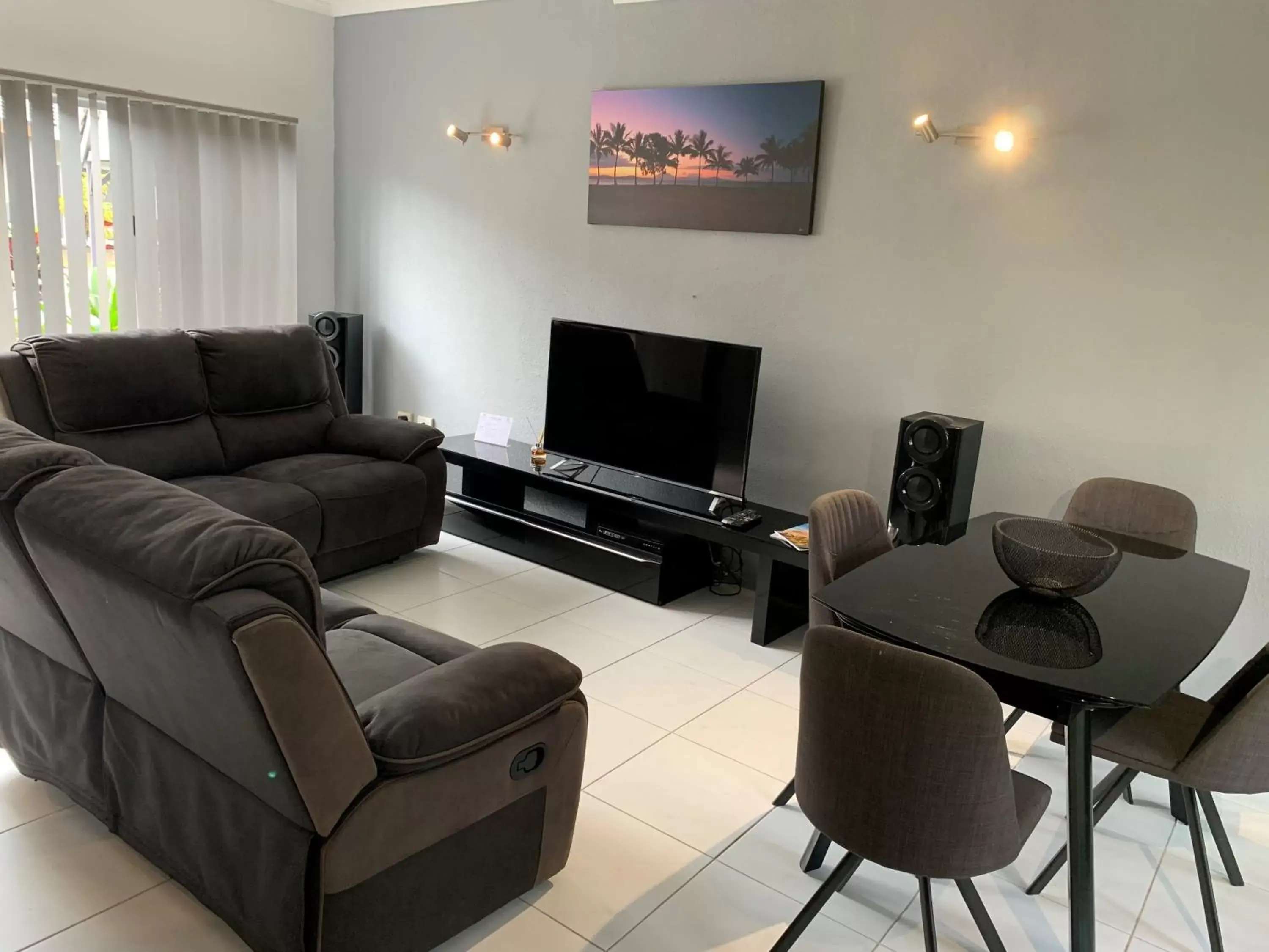 Dining area, Seating Area in Reef Resort Villas Port Douglas