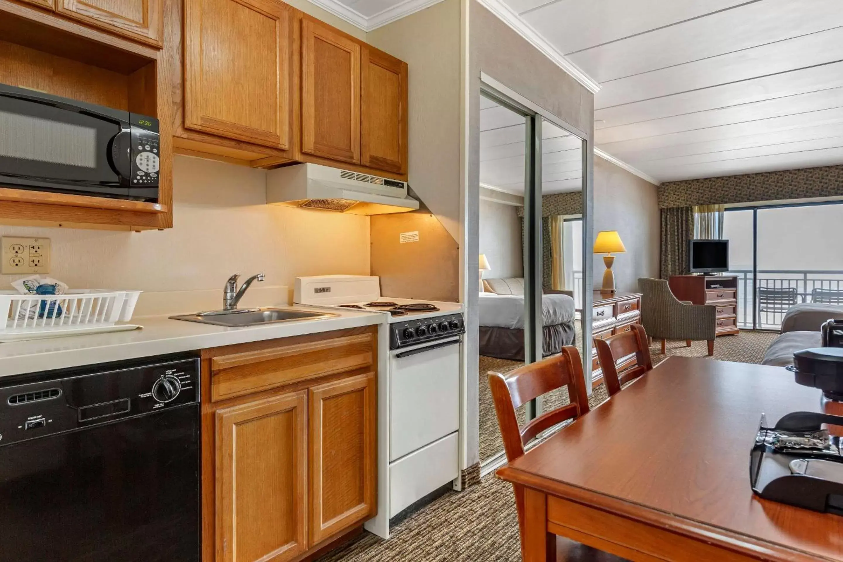 Photo of the whole room, Kitchen/Kitchenette in Quality Inn Boardwalk