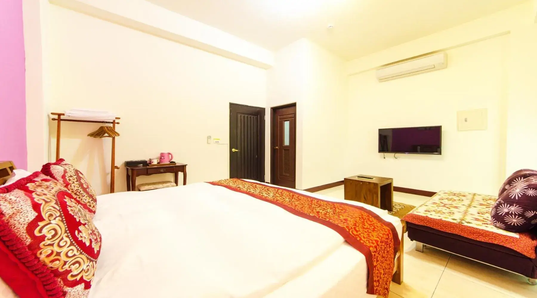 Photo of the whole room, Bed in 相遇民宿Encounter Hostel - 證號 2153-附車位-English welcome Photo of the whole room, Bed in 相遇民宿Encounter Hostel - 證號 2153-附車位-English welcome