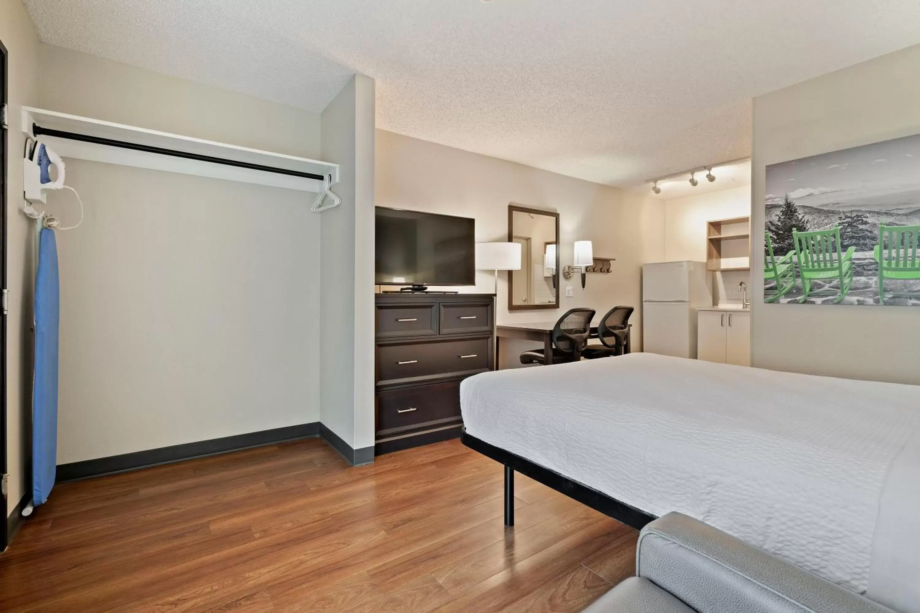 Bed in Extended Stay America Suites - Seattle - Redmond