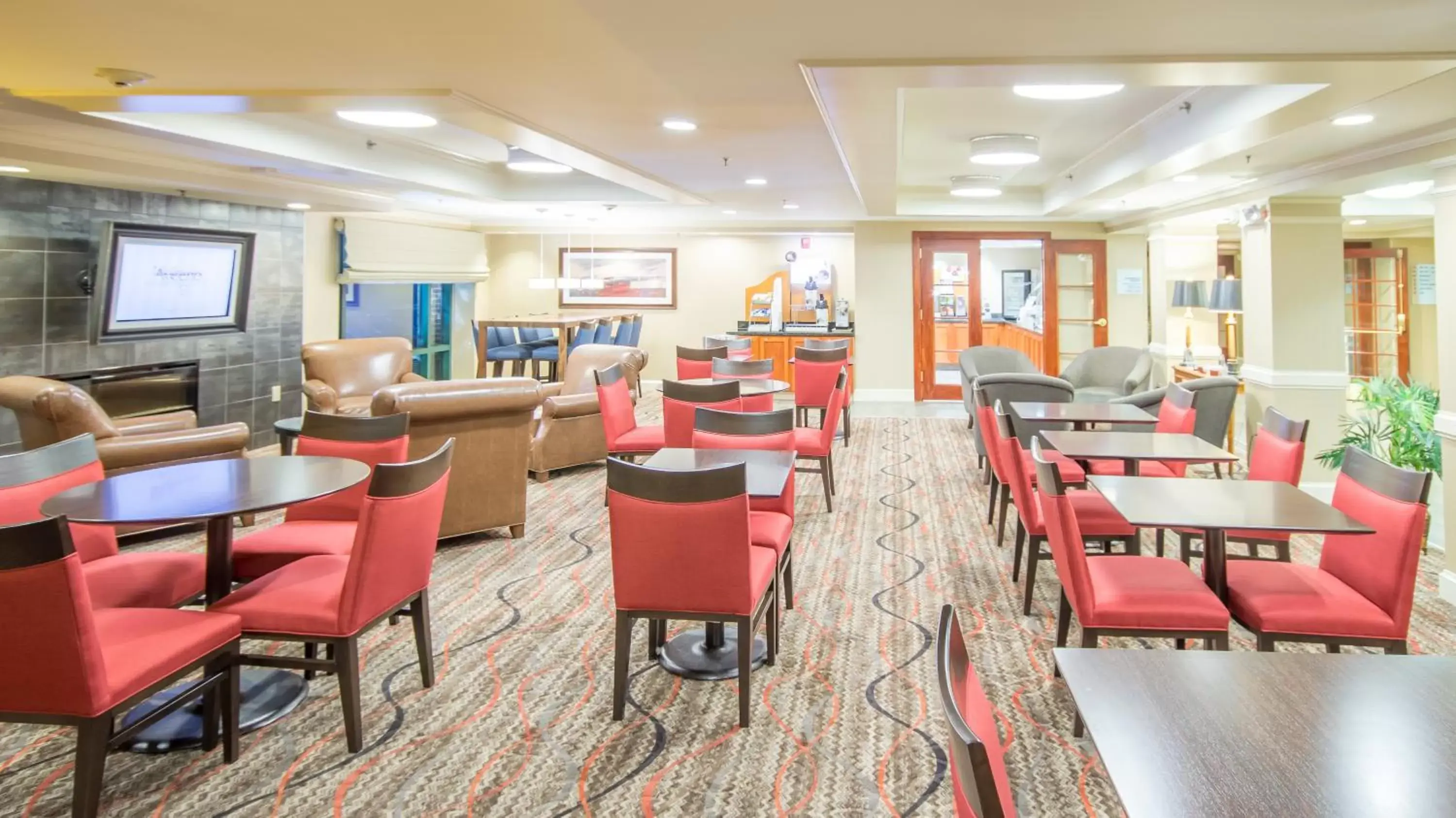 Breakfast, Restaurant/Places to Eat in Holiday Inn Express Hotel & Suites Auburn, an IHG Hotel