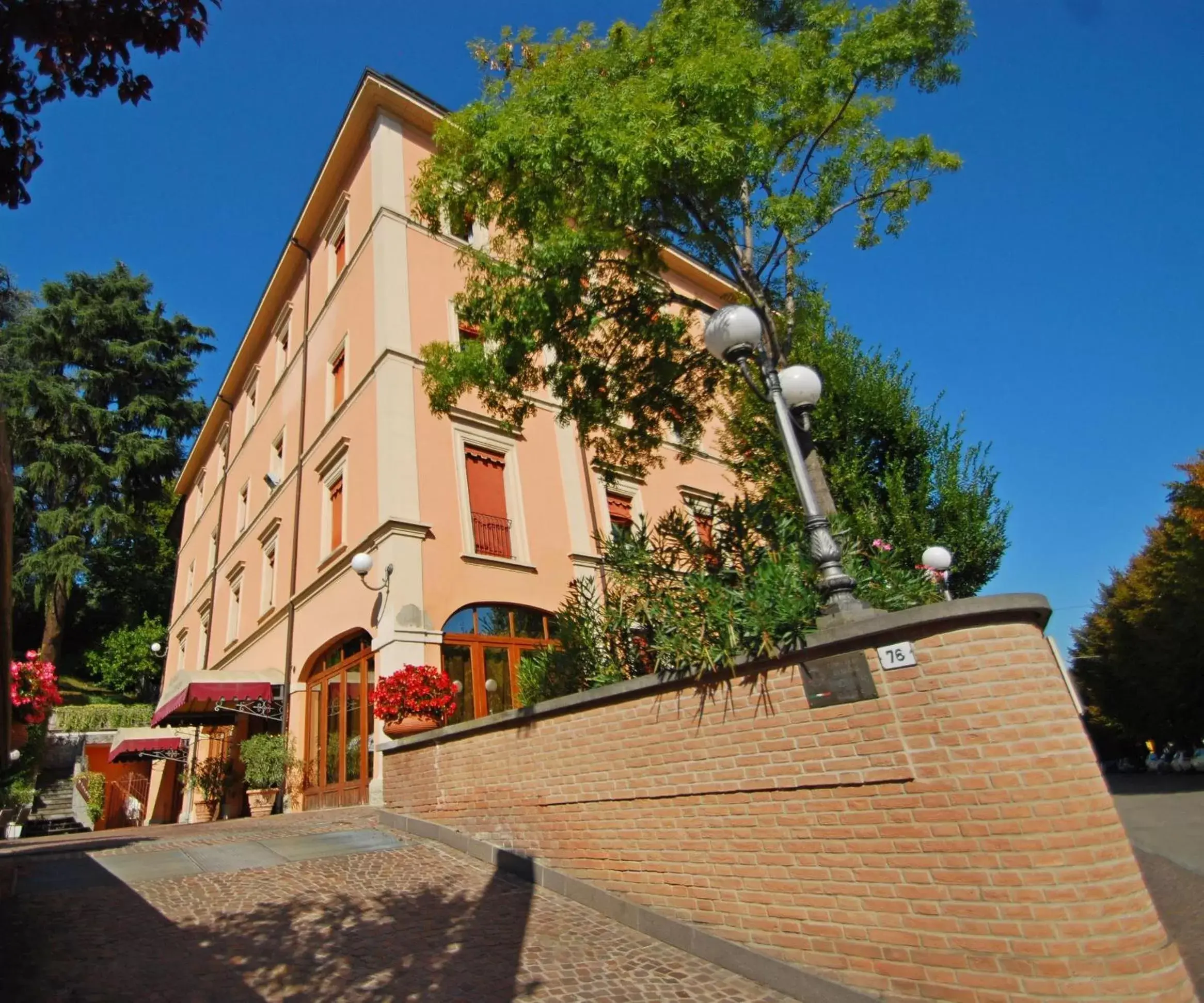 Property Building in Alla Rocca Hotel Conference & Restaurant