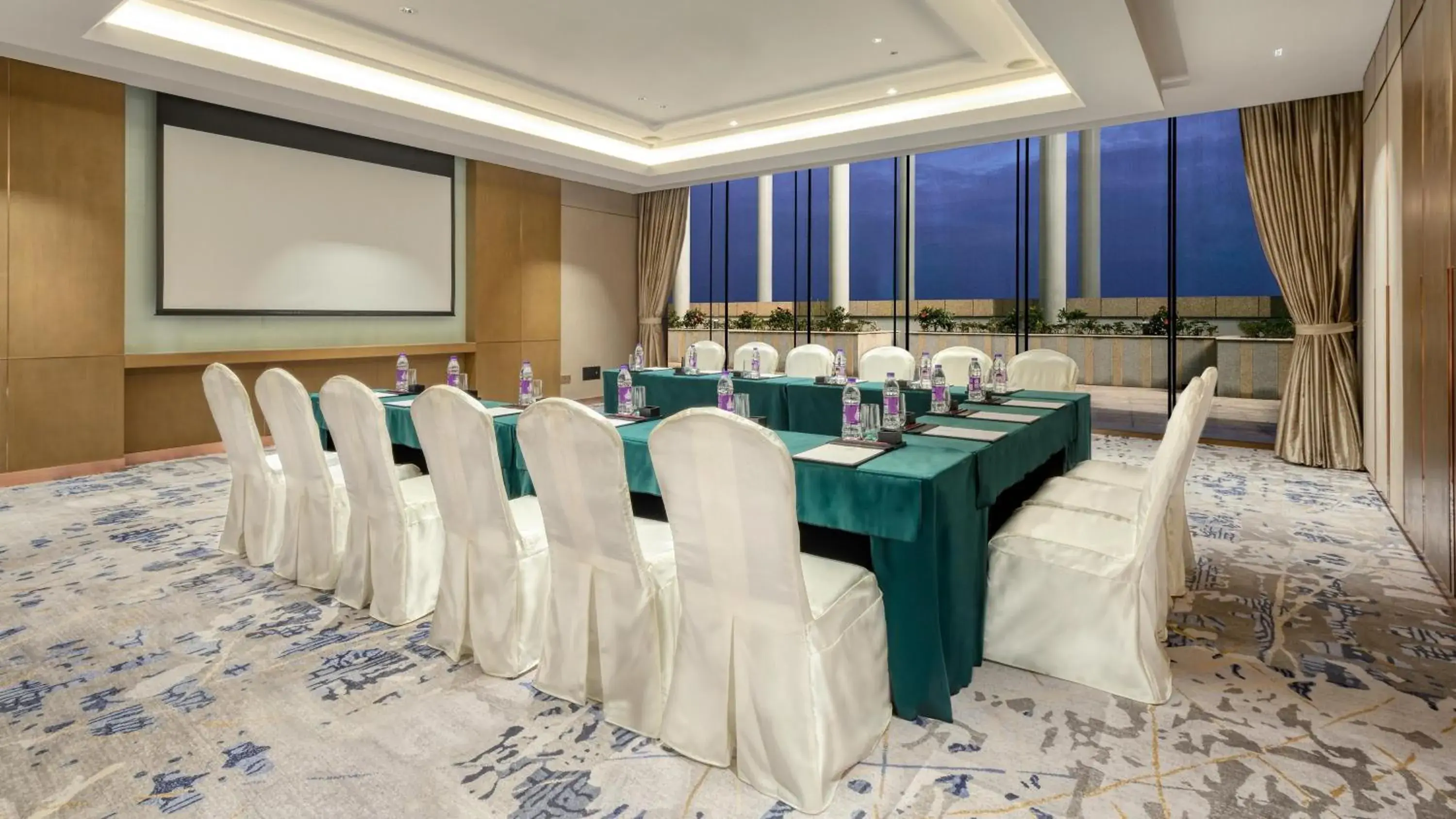 Meeting/conference room in Crowne Plaza Beihai Silver Beach, an IHG Hotel